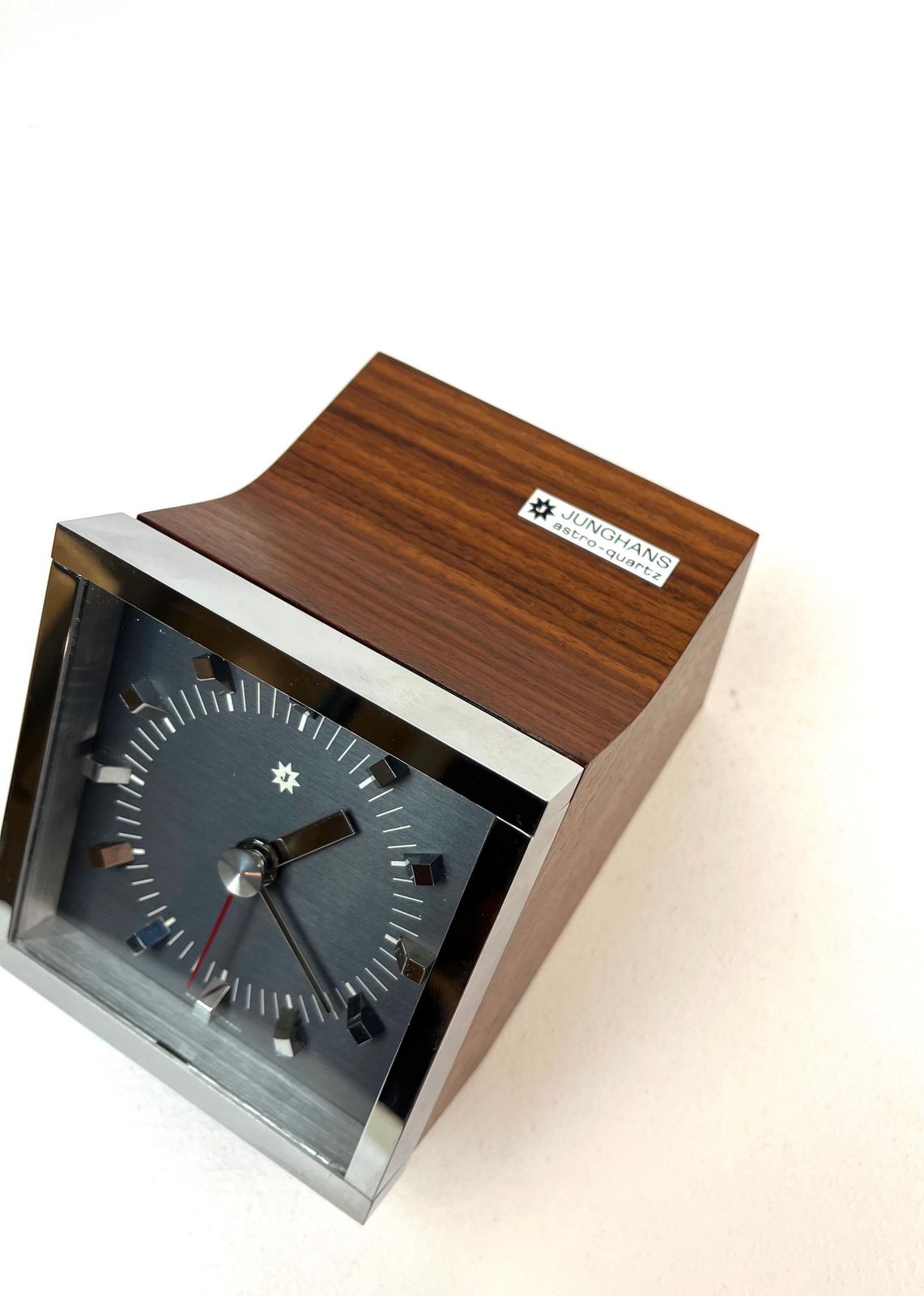 Zeer zeldzame mid-century bureauklok, teak en chroom, Junghans Astro Quartz, Eames tijdperk, 1960 photo 645.0