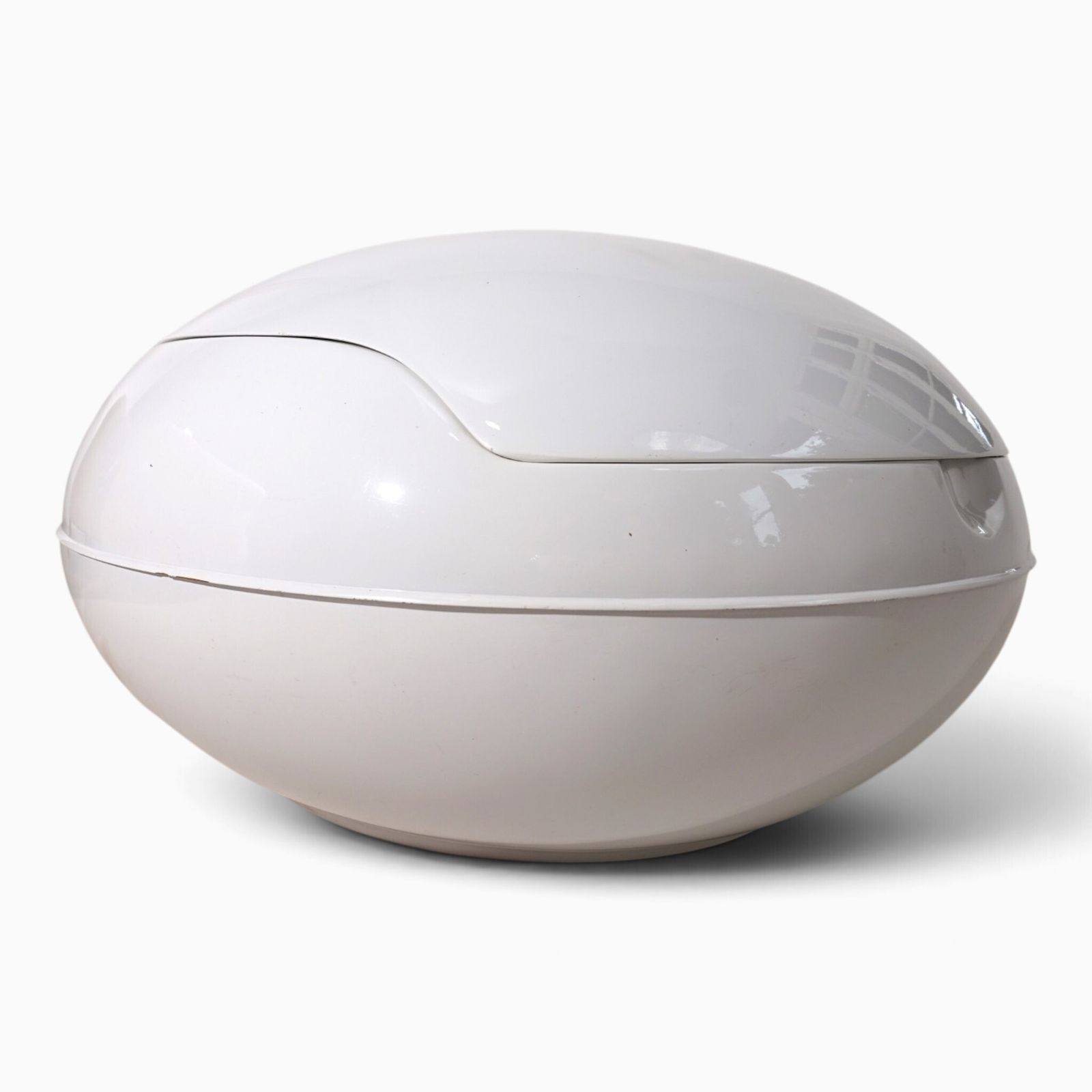 photo furniture Peter Ghyczy Senftenberger Egg Lounge Chair/ Garden Egg Chair voor Veb Synthesewerk Schwarzheide, 1970