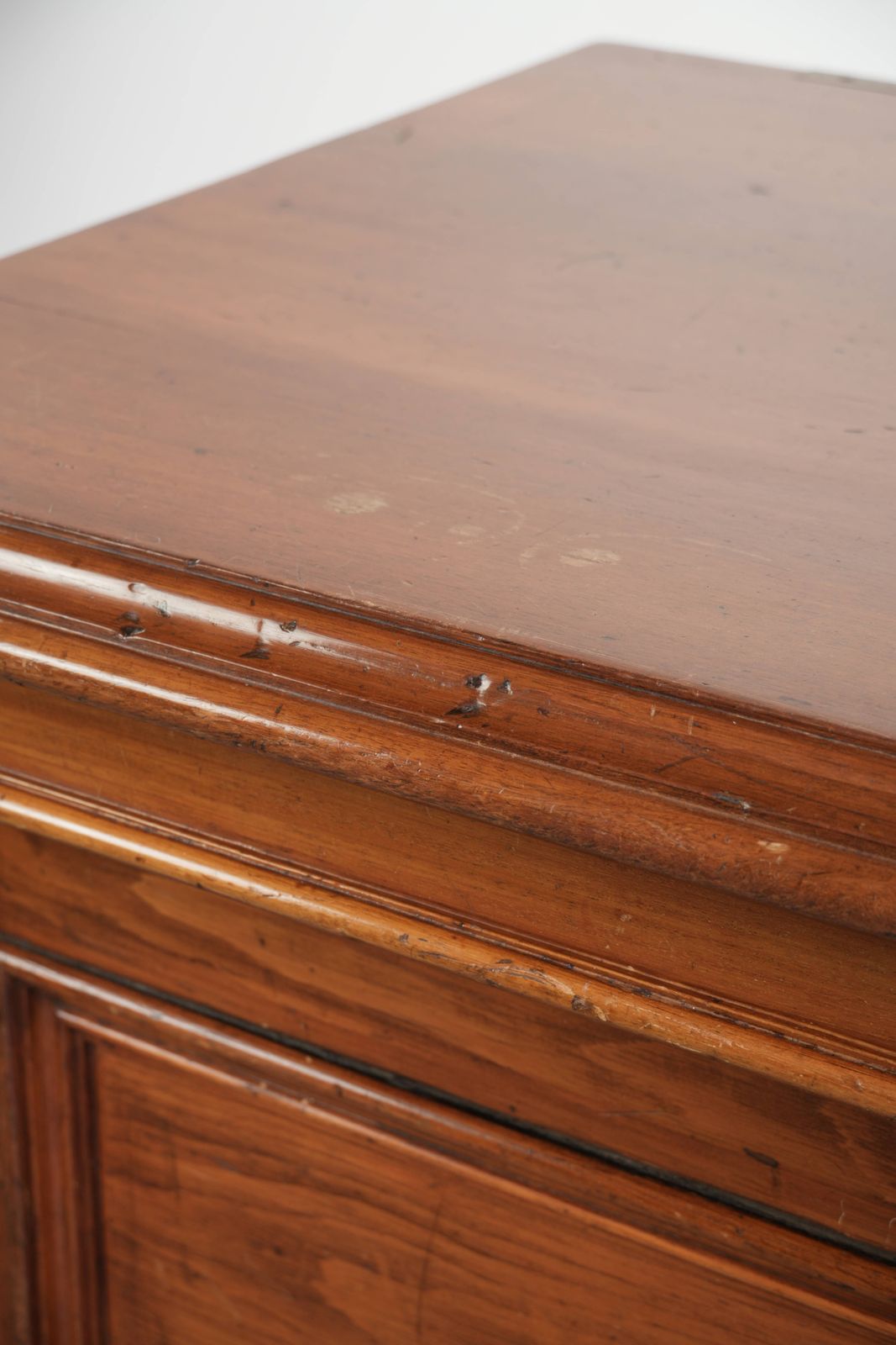 2732.0 Large Antique English Shop Counter/Fabric Counter From The 19th Century With A Luxurious Appearance And Brass Rulers In The Top. photo