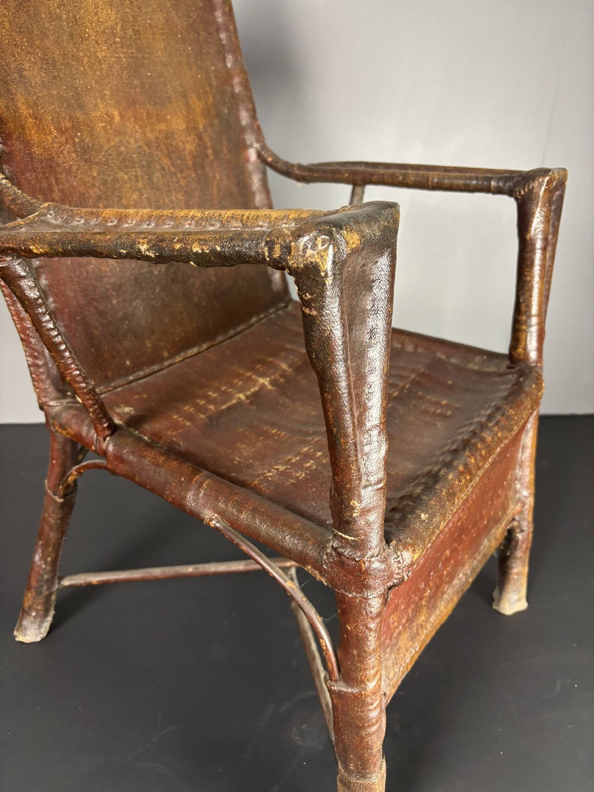Fauteuil colonial Art Déco en rotin, revêtement en toile cirée, années 1920 photo Mobilier