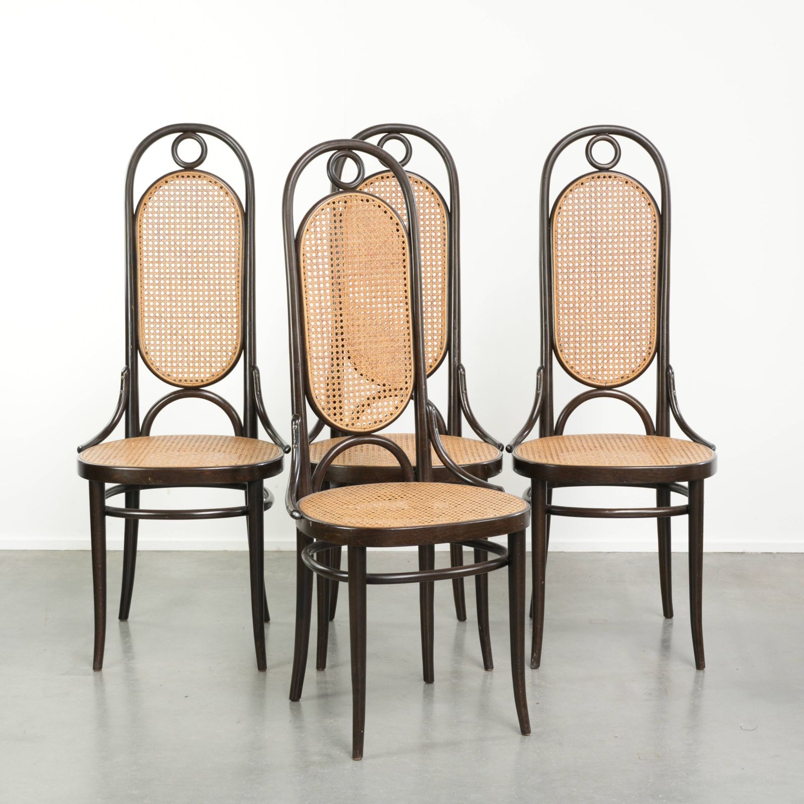 Set van 4 vintage Thonet Long John design webbing eetkamerstoelen / bistrostoelen met gebogen hout