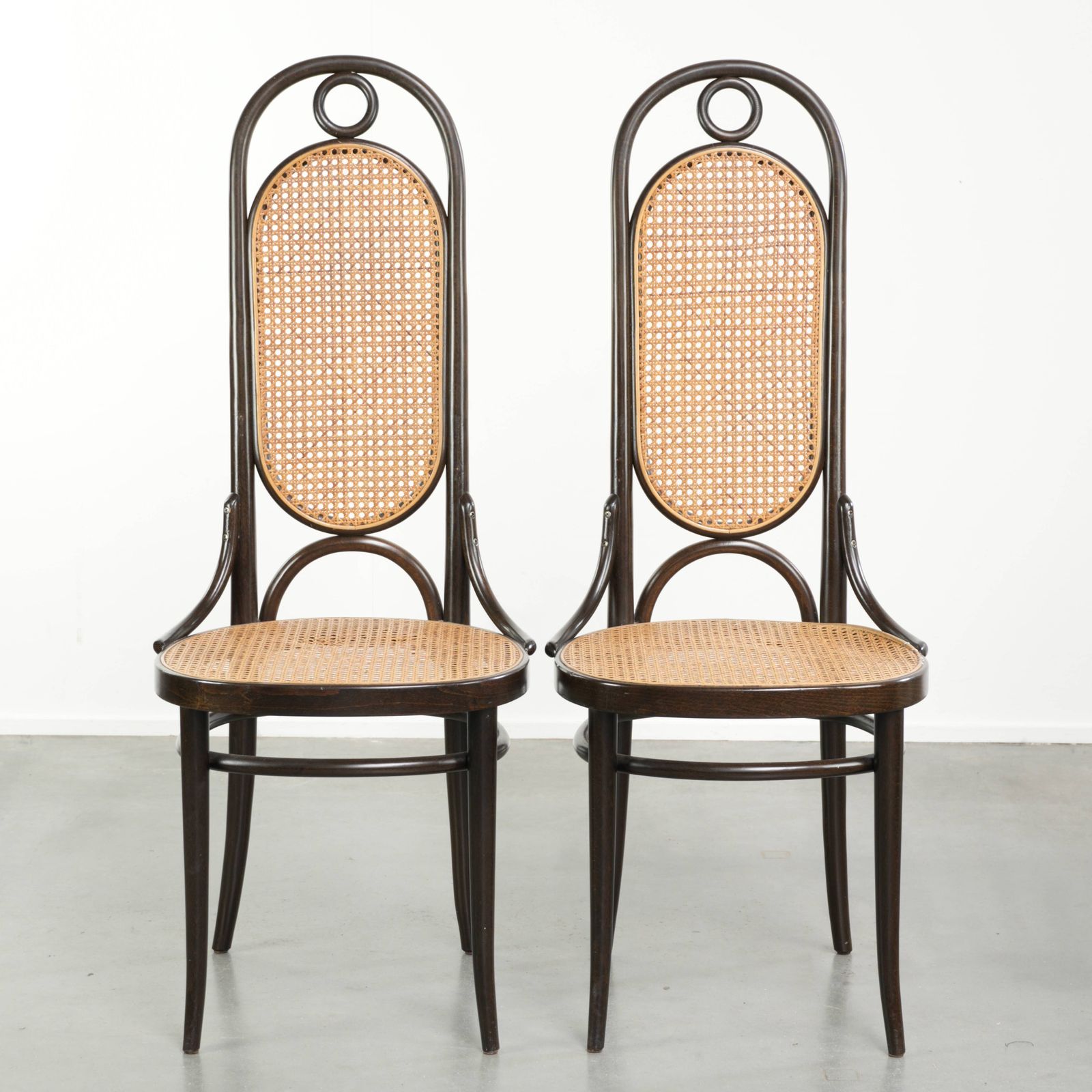 Set van 2 vintage Thonet design webbing eetkamerstoelen, bistrostoelen met gebogen hout, Long John model
