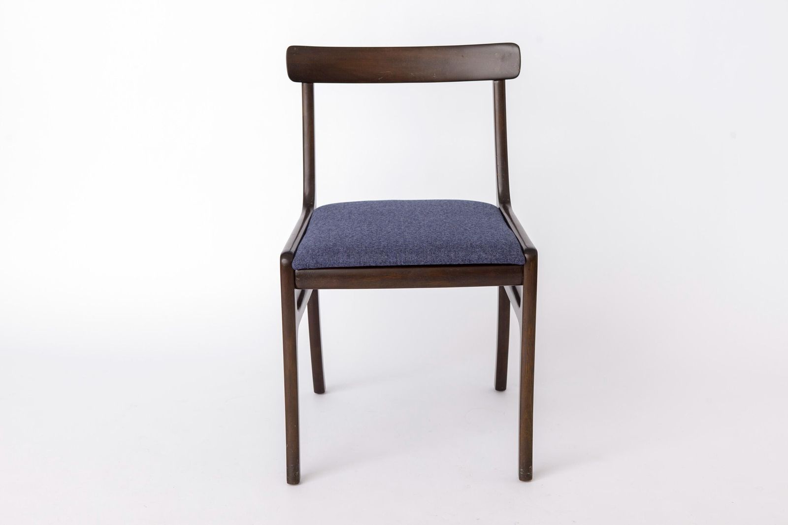 Ole Wanscher eetkamerstoel voor Poul Jeppesen, Deense mid-century mahoniehouten stoel, Denemarken, jaren 1960 photo furniture