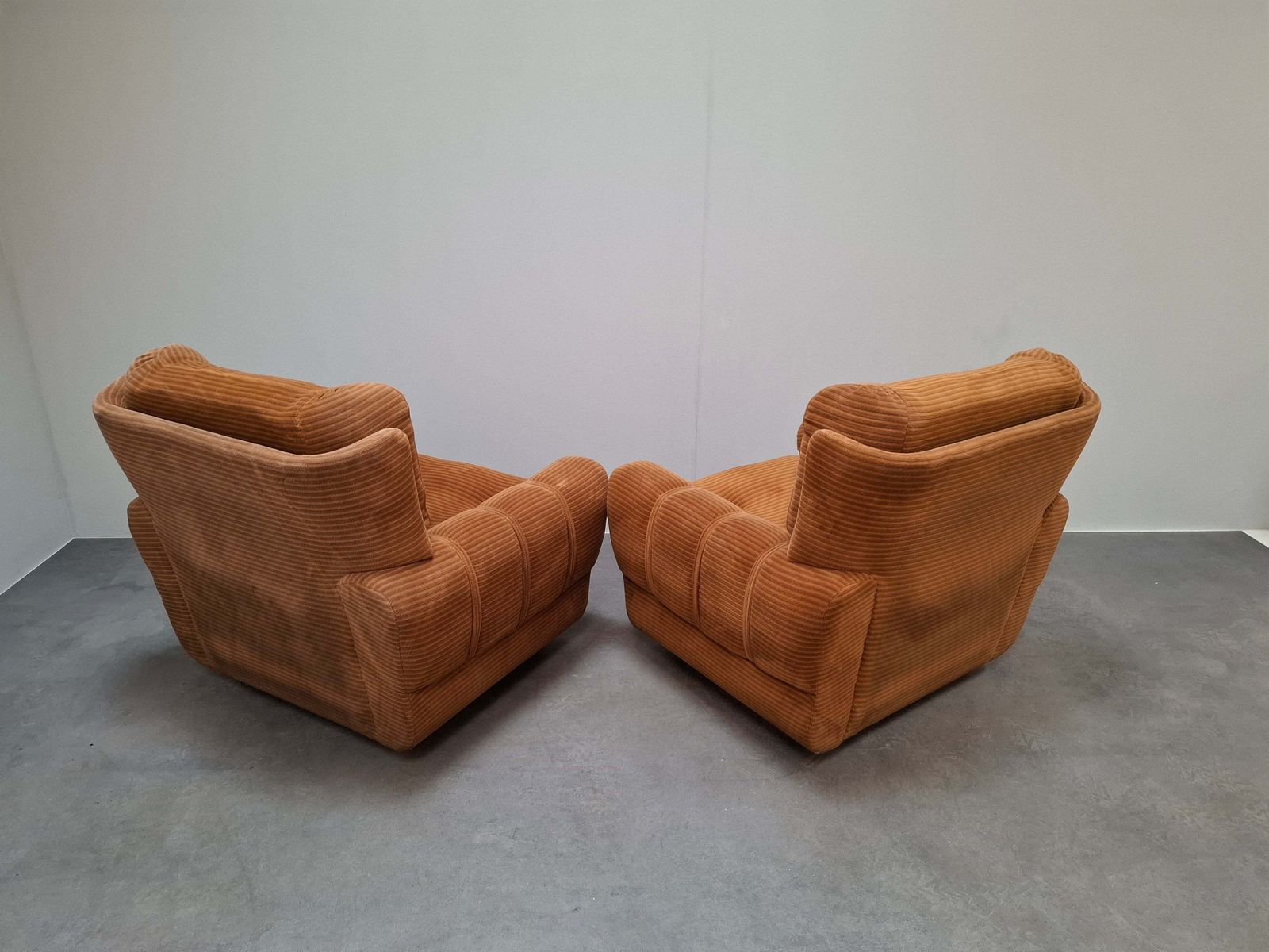 Paar Tsjechische TON-fauteuils, 1985, mid-century gestoffeerde lounge chairs photo Meubels