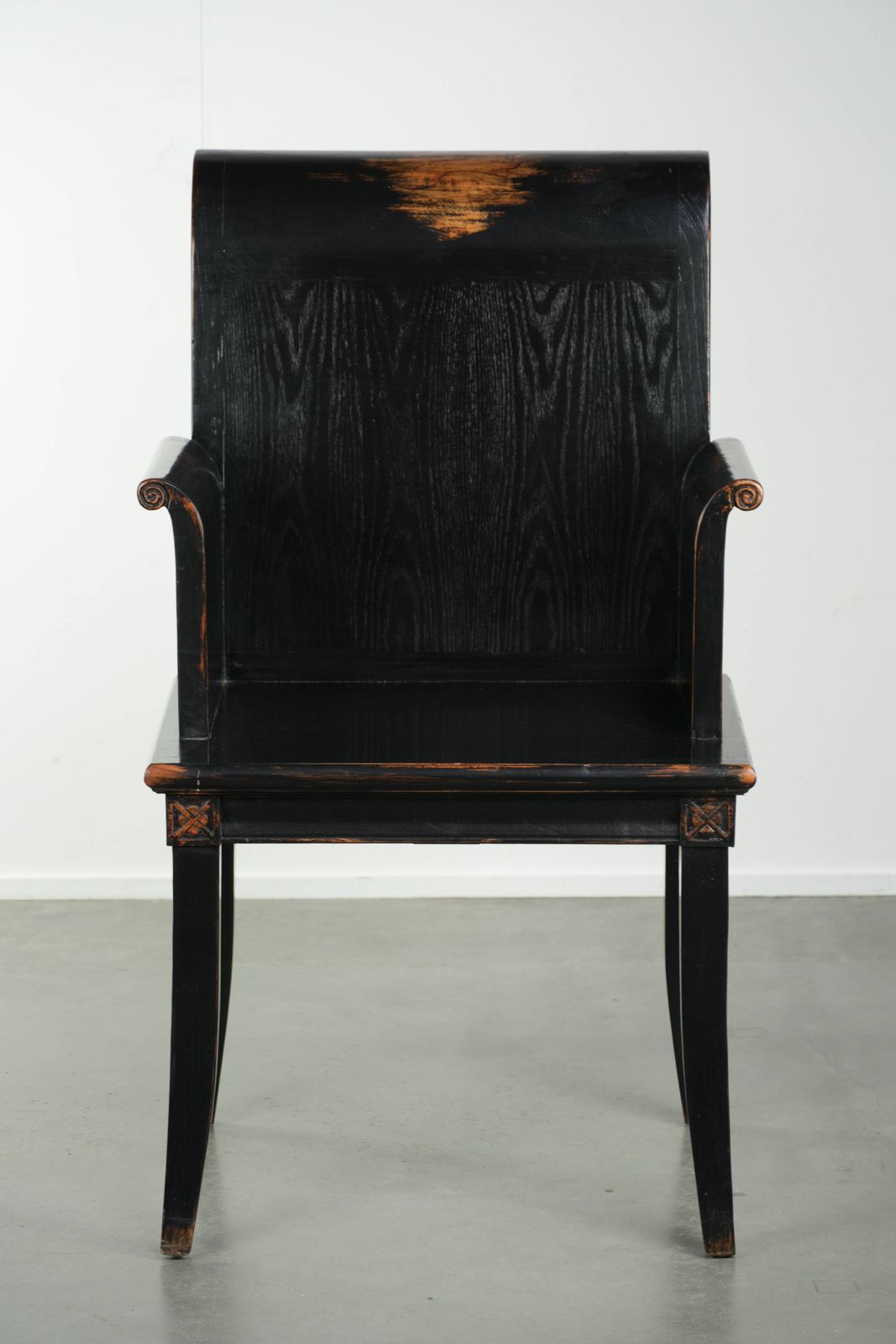 Zwarte houten stoel/eetkamerstoel in Chinese stijl met mooie details en een luxueuze uitstraling photo furniture