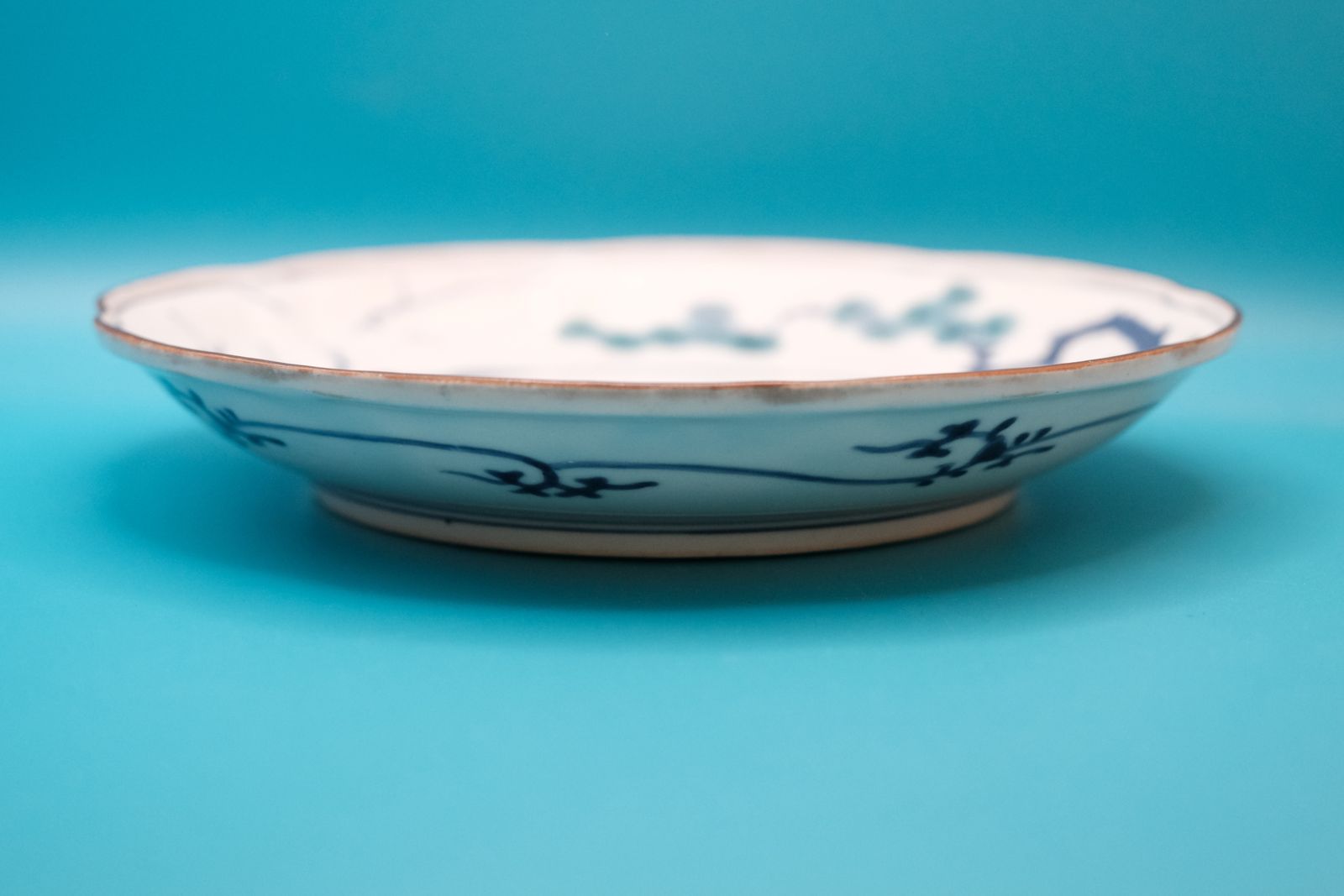 Antiek Japans Arita-porseleinen bord 18e/19e eeuw, pijnboom en bamboe, blauw-wit, geschulpte schaal 20 cm photo Woonaccessoires