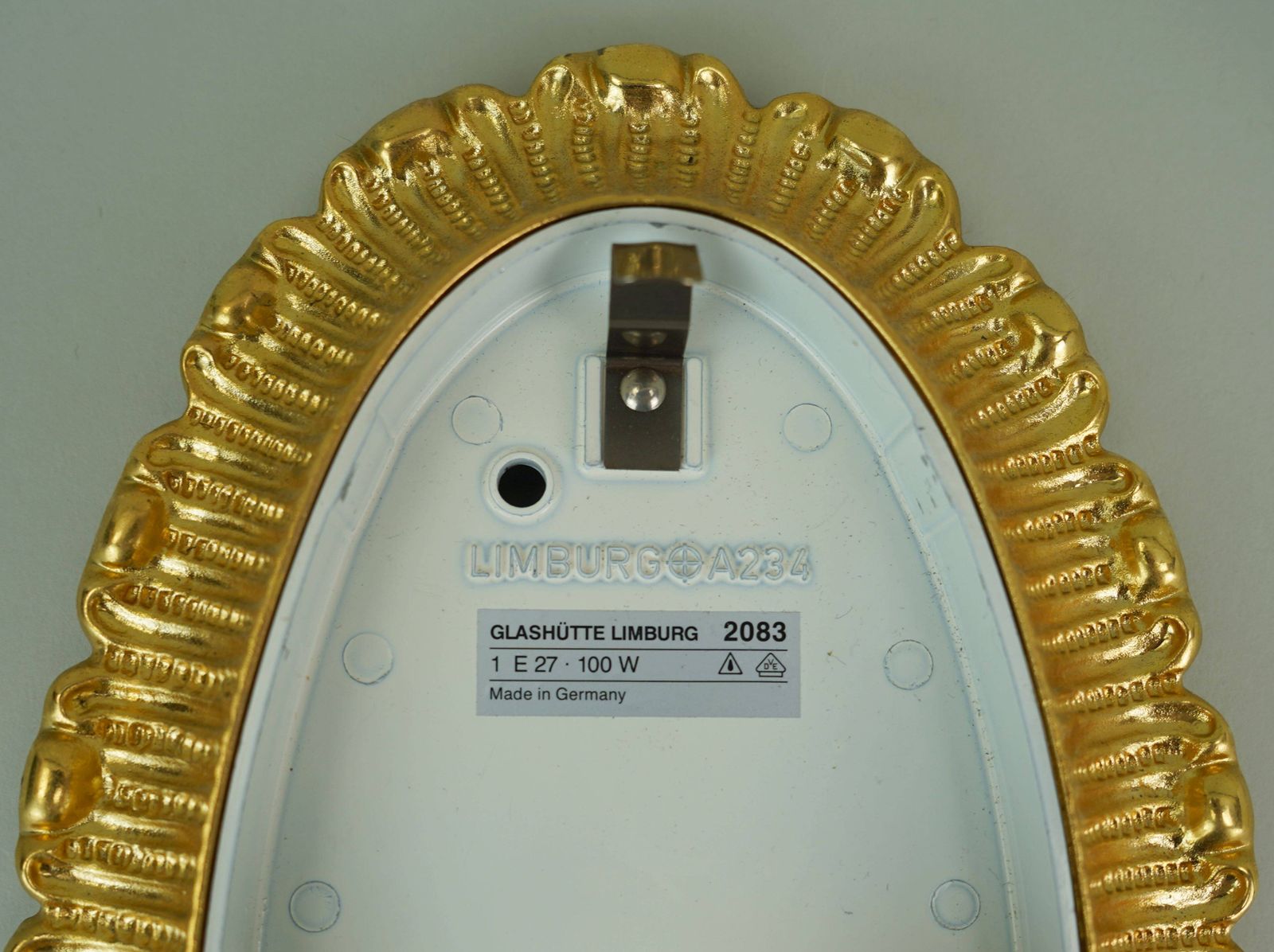 photo for sale Vintage glazen wandlamp Limburg A 234 opaalwit glas verguld aluminium 70/80s