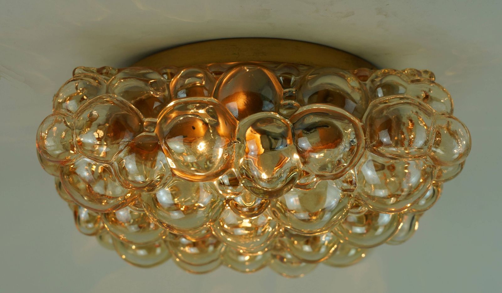 photo furniture Grote Amber Bubbel Glazen Plafondlamp Ca. Jaren 1960 1970 in Mid-Century Modern Stijl