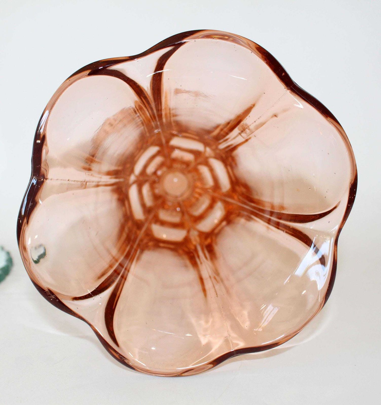 Grote art deco vintage glazen vaas, roze rosaline kunstglas, persglas, geometrisch, bloemenvaas, 25 centimeter hoog, tulpenvaas photo buy