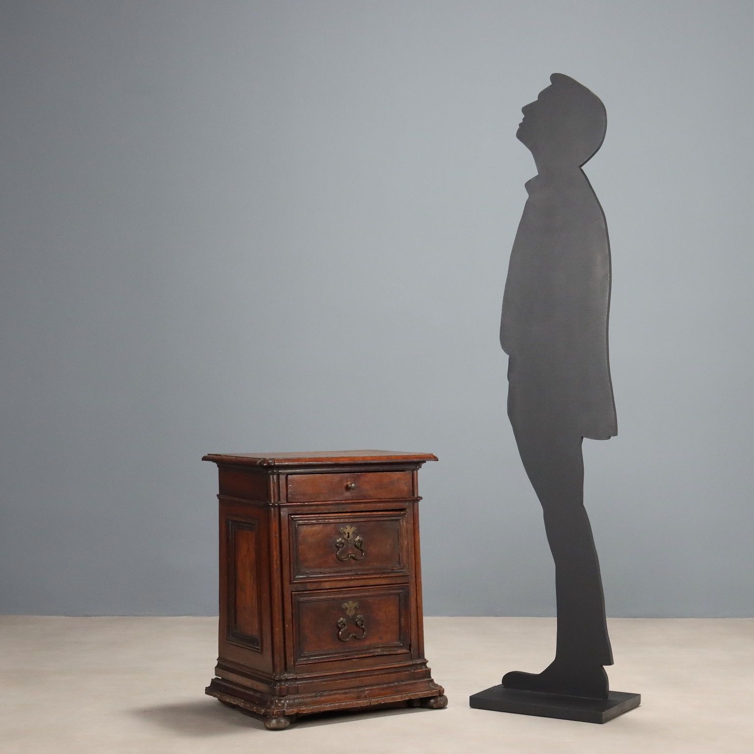 Table de chevet d'époque en noyer et sapin, Italie, XVIIe siècle photo furniture