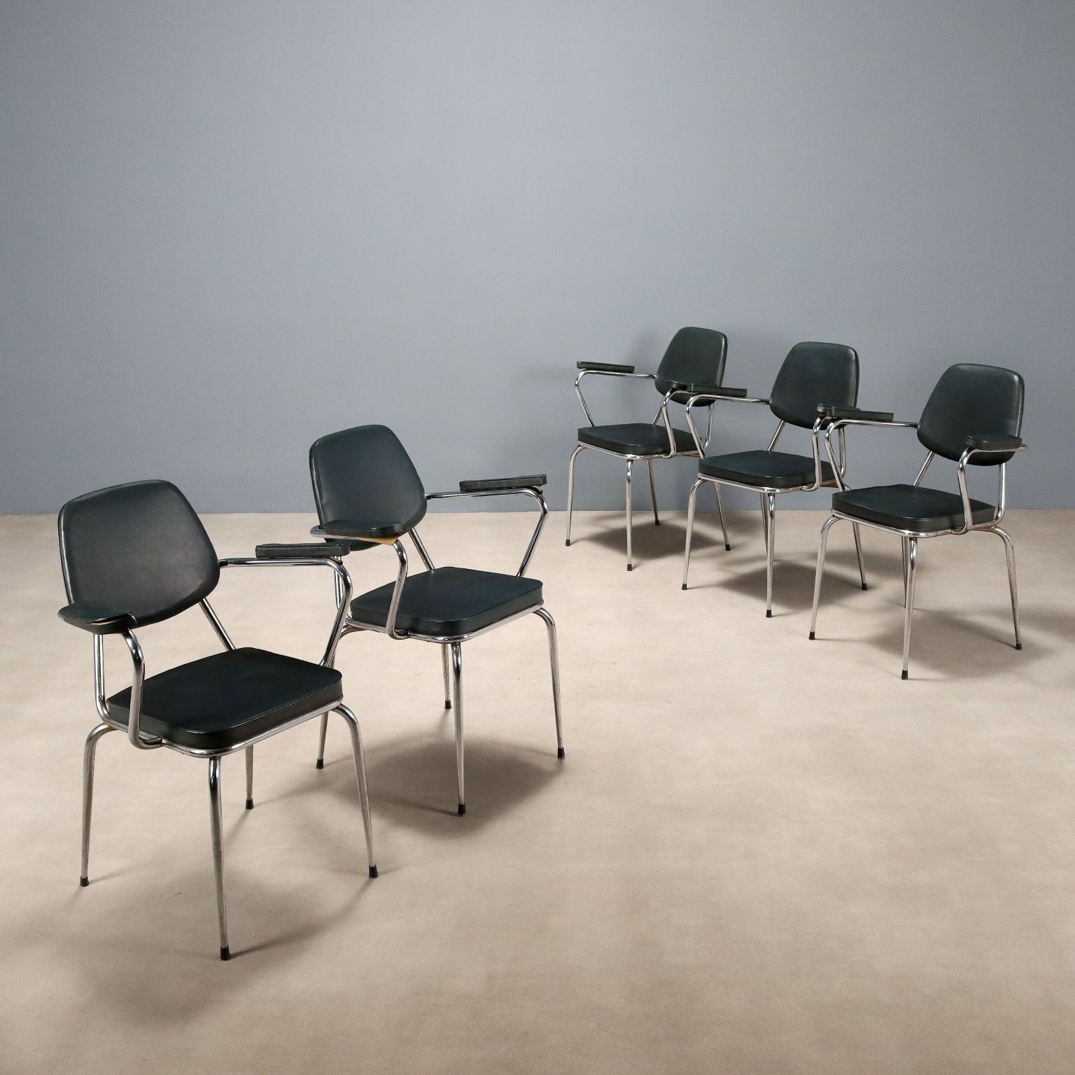 Fauteuils vintage en similicuir et mousse, structure en métal chromé, Italie, années 1960