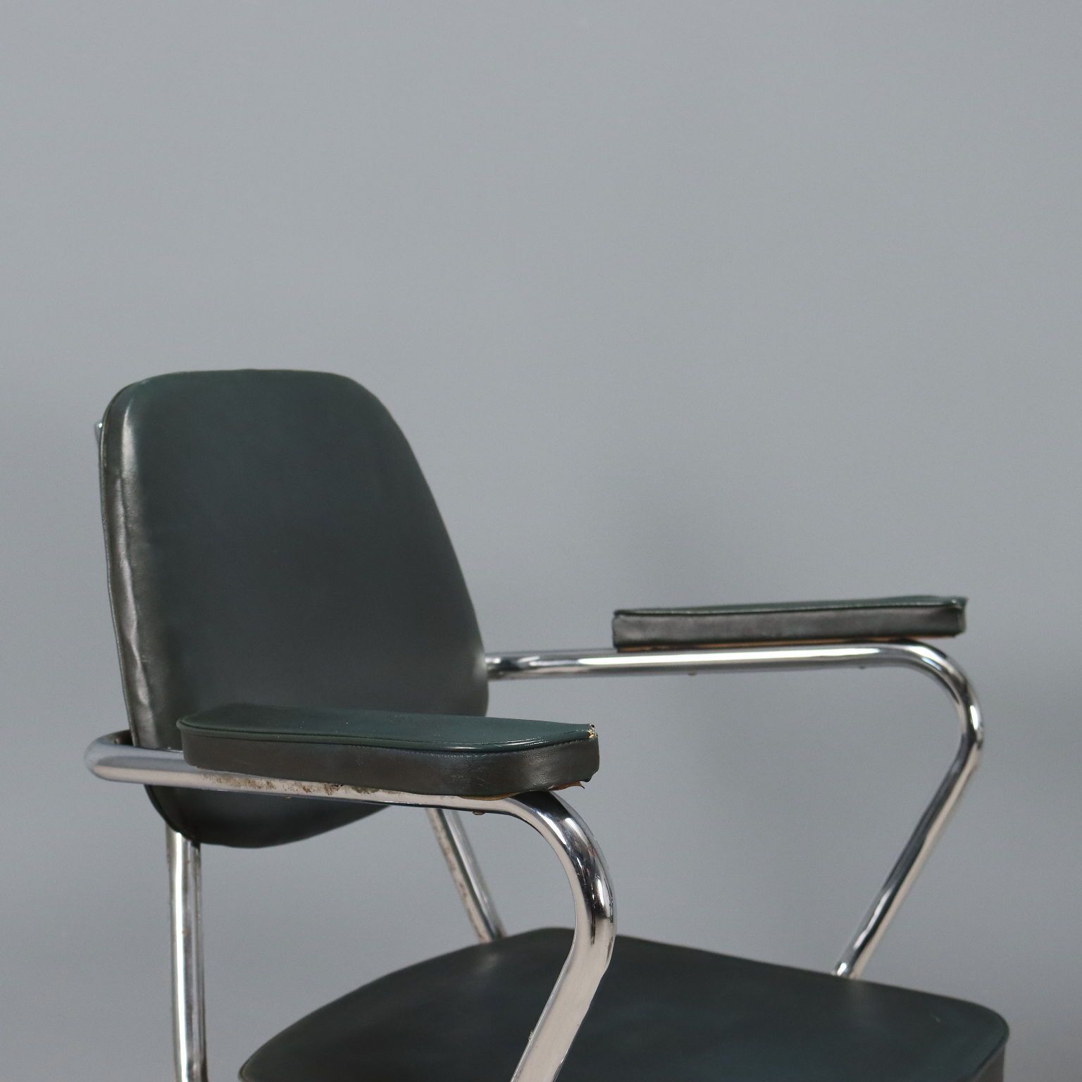 Fauteuils vintage en similicuir et mousse, structure en métal chromé, Italie, années 1960 photo for sale