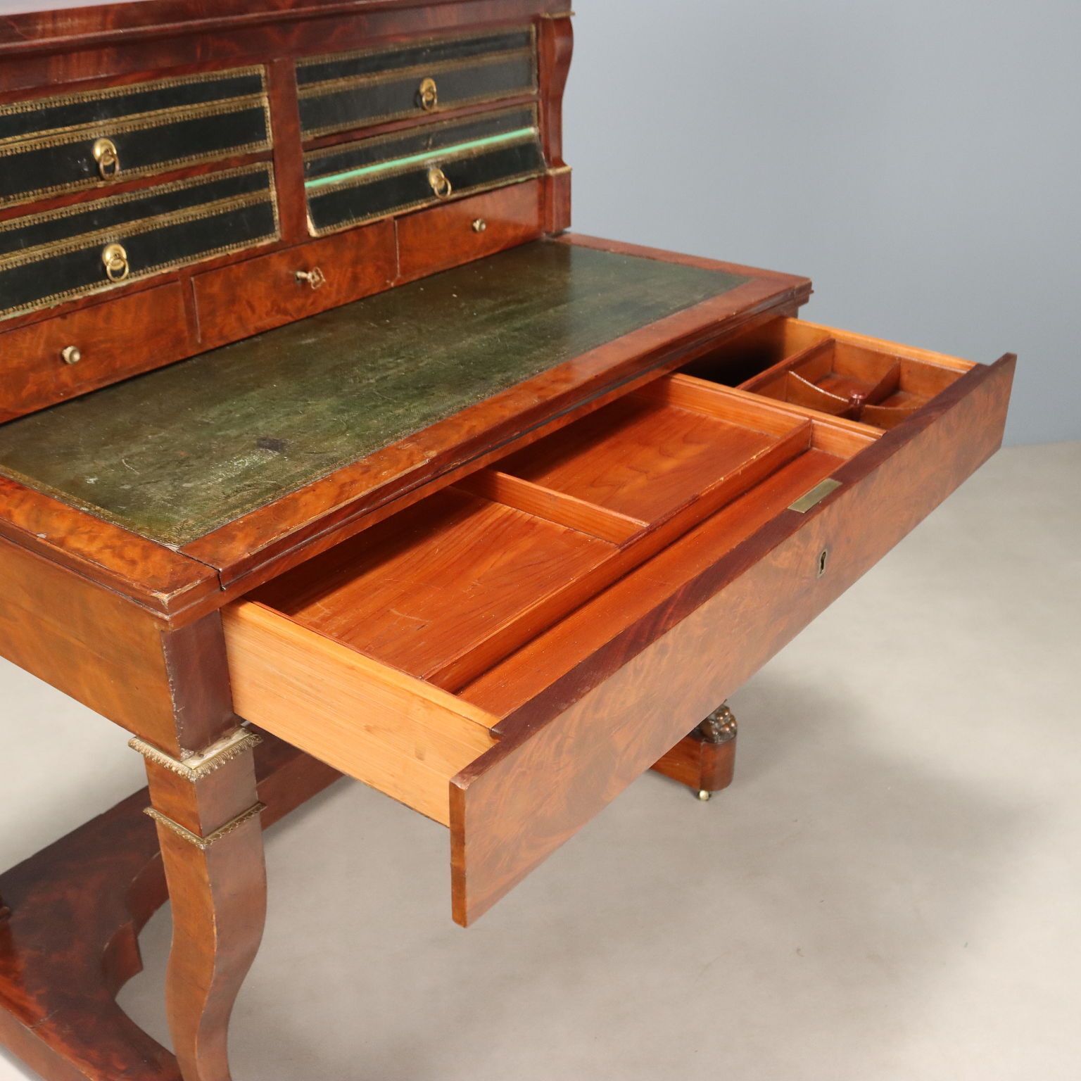 photo for sale Antiek Schrijfbureau Napoleon III Mahonie Metaal Frankrijk 19e Eeuw