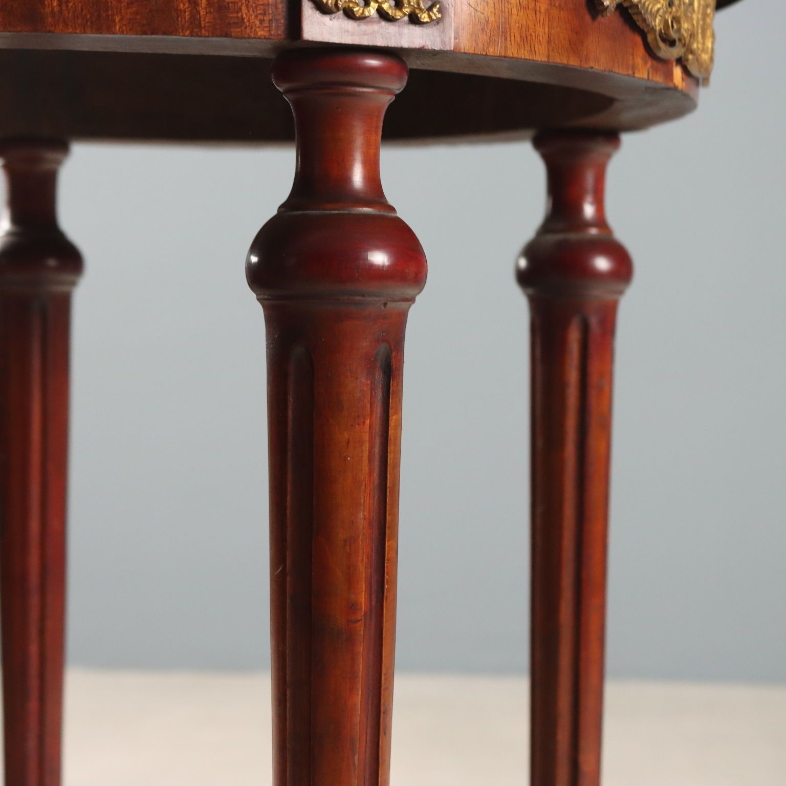 Petite table d'époque en acajou et marbre, Italie, XXe siècle photo buy