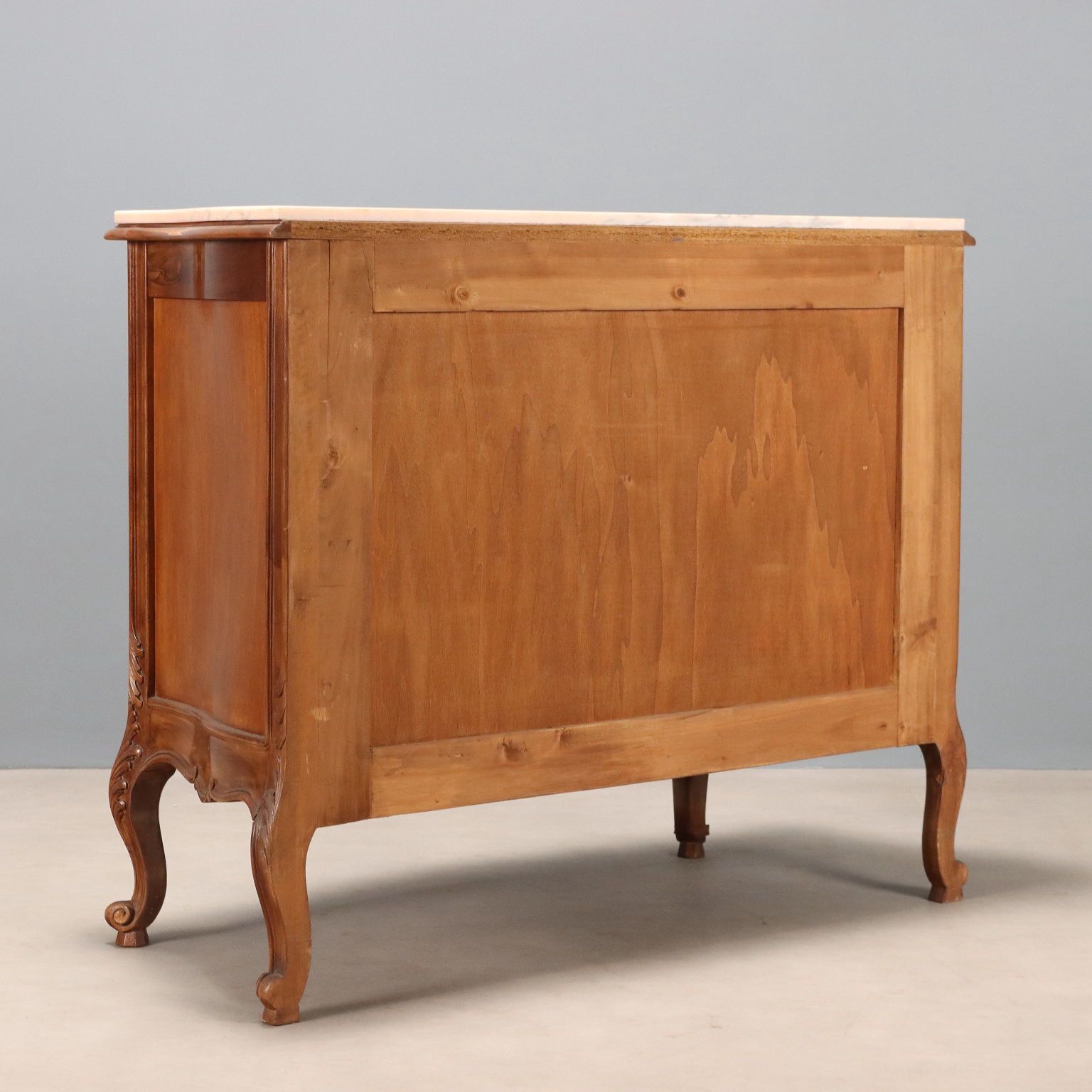Mobilier Commode de style baroque en noyer, 3 tiroirs, XXe siècle photo