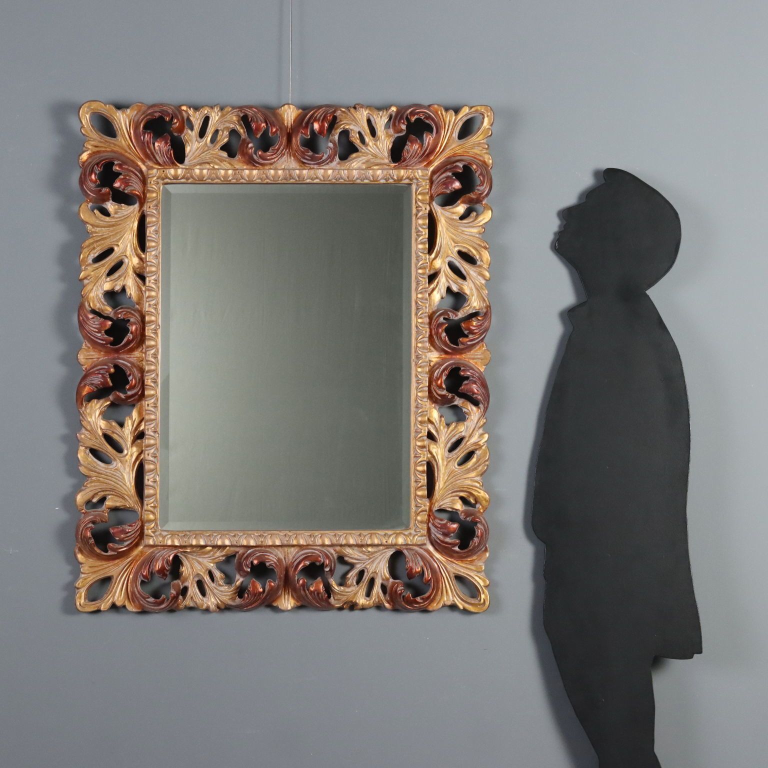 Miroir en bois doré de style baroque photo for sale