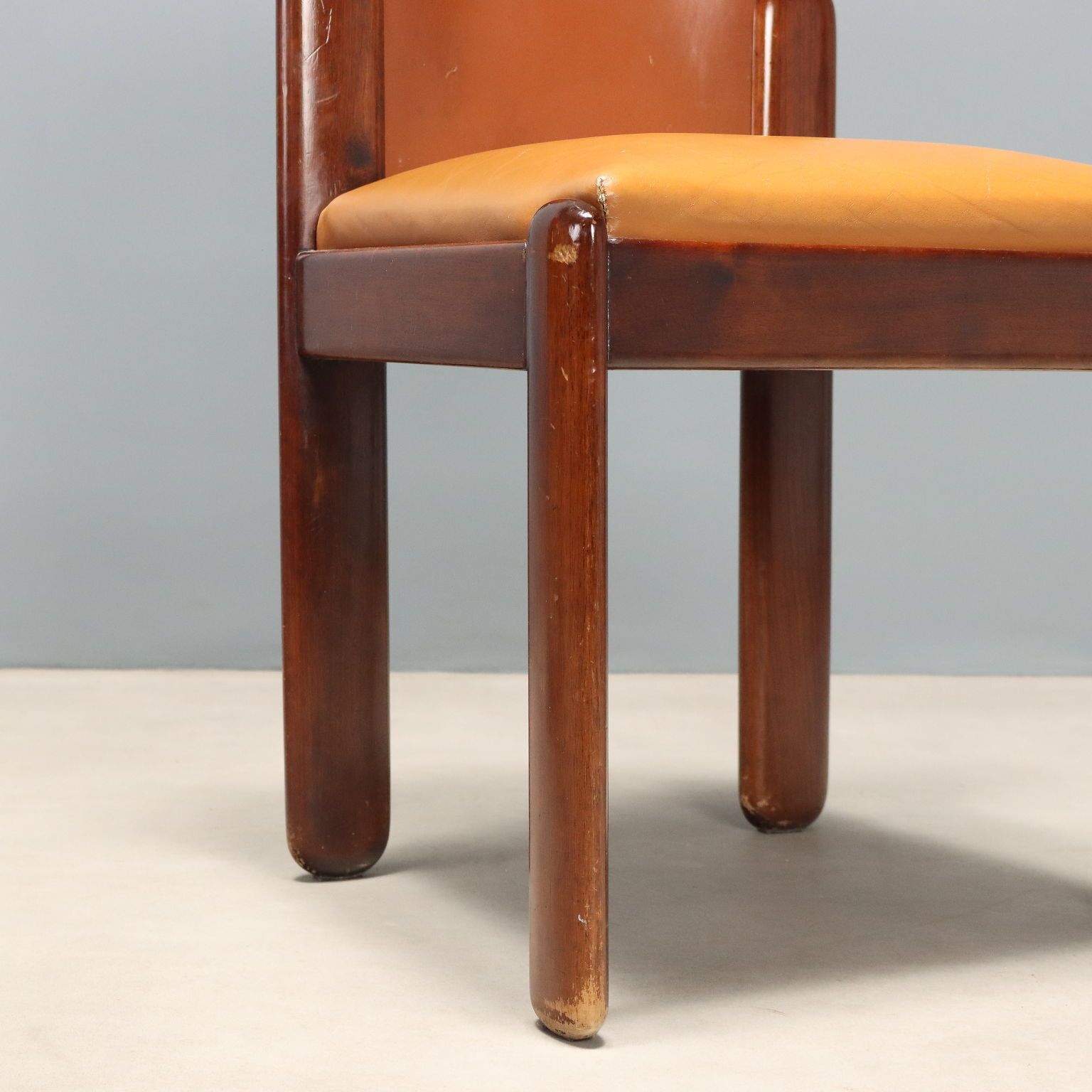 Ensemble de huit chaises par Silvio Coppola pour Bernini photo buy