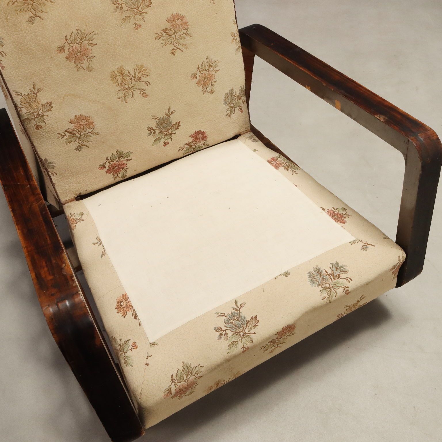 photo furniture 1940s 50s Armchairs With Wooden Armrests