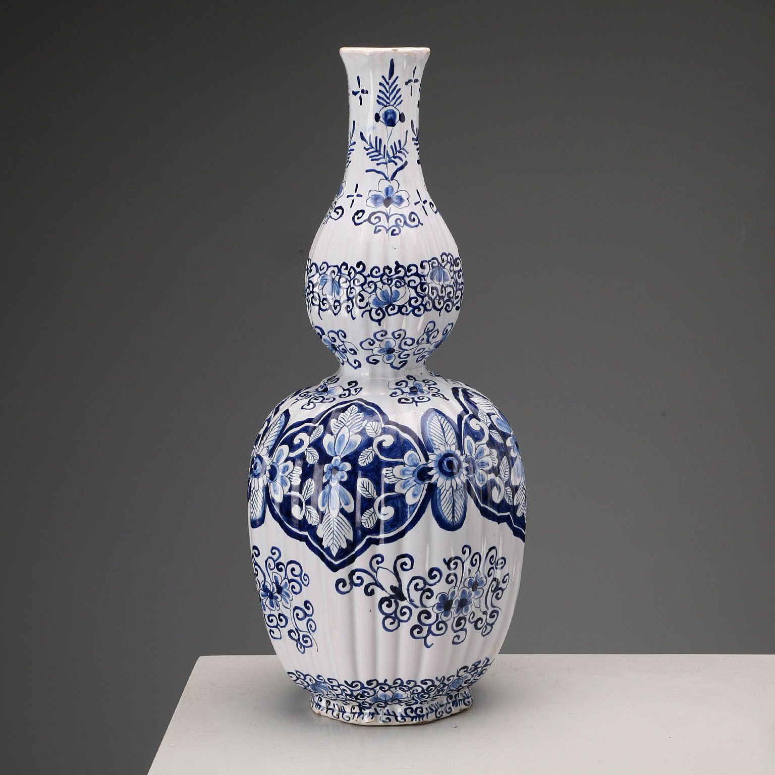 Vase d'époque en majolique, manufacture Aprey, France, XIXe siècle photo Décoration
