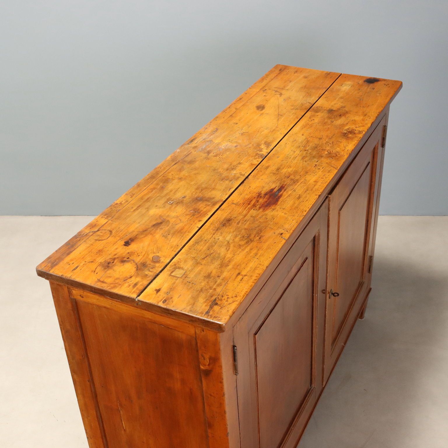 Armoire d'époque Directoire en peuplier teinté noyer, XIXe siècle photo vintage