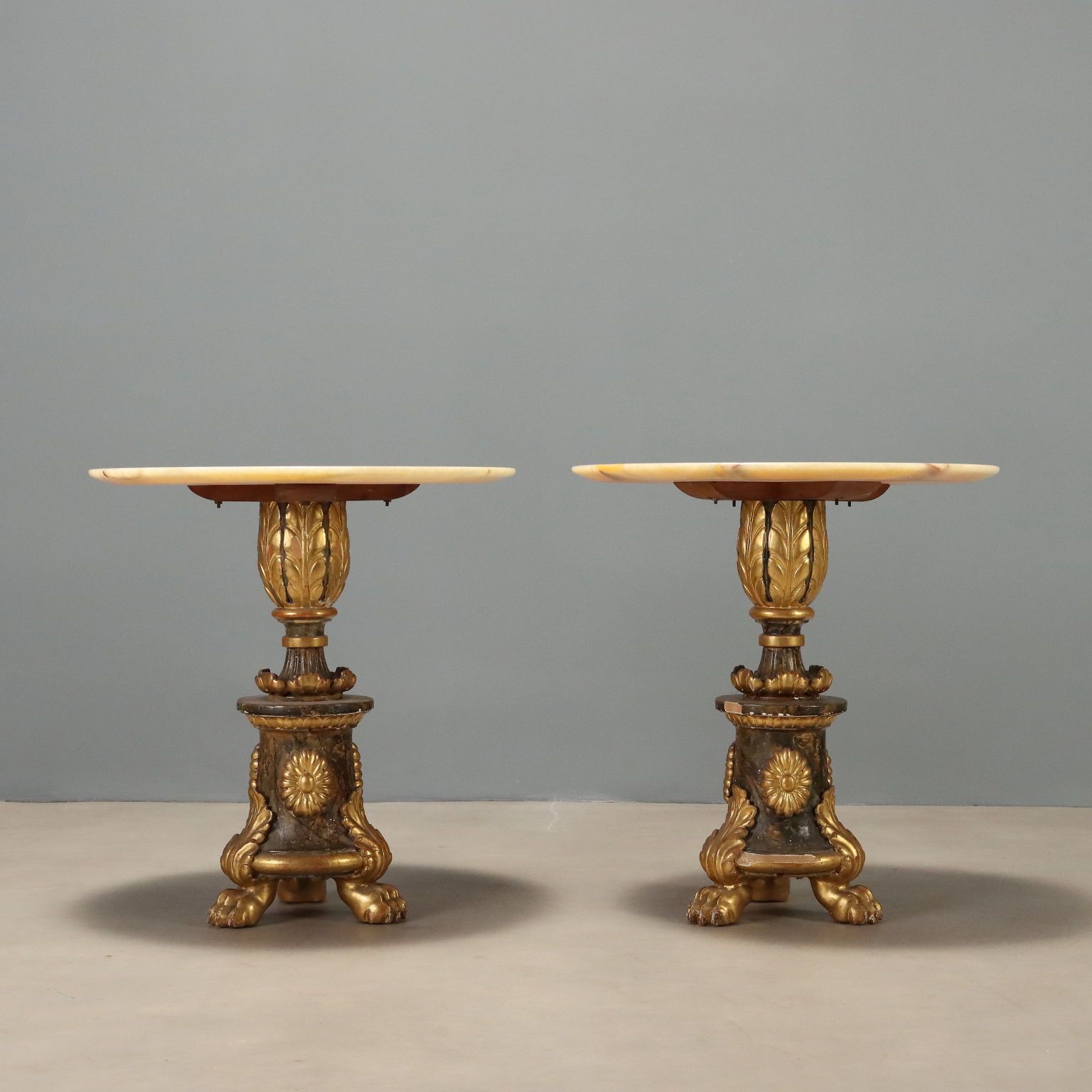 photo for sale Petites tables d'époque en albâtre et bois sculpté, Italie, XIXe siècle