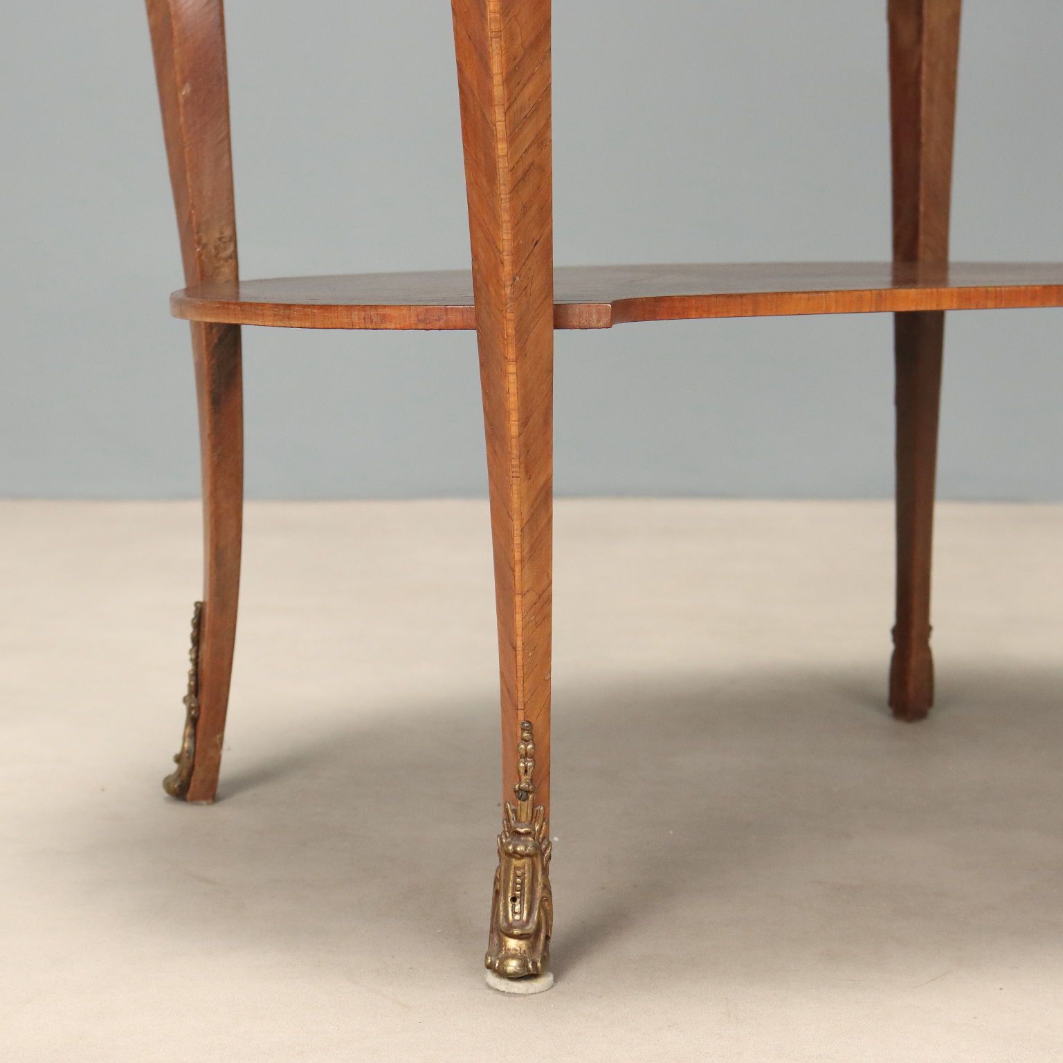 Mobilier Bureau d'époque en bois de rose, applications en bronze doré, Italie, XXe siècle photo