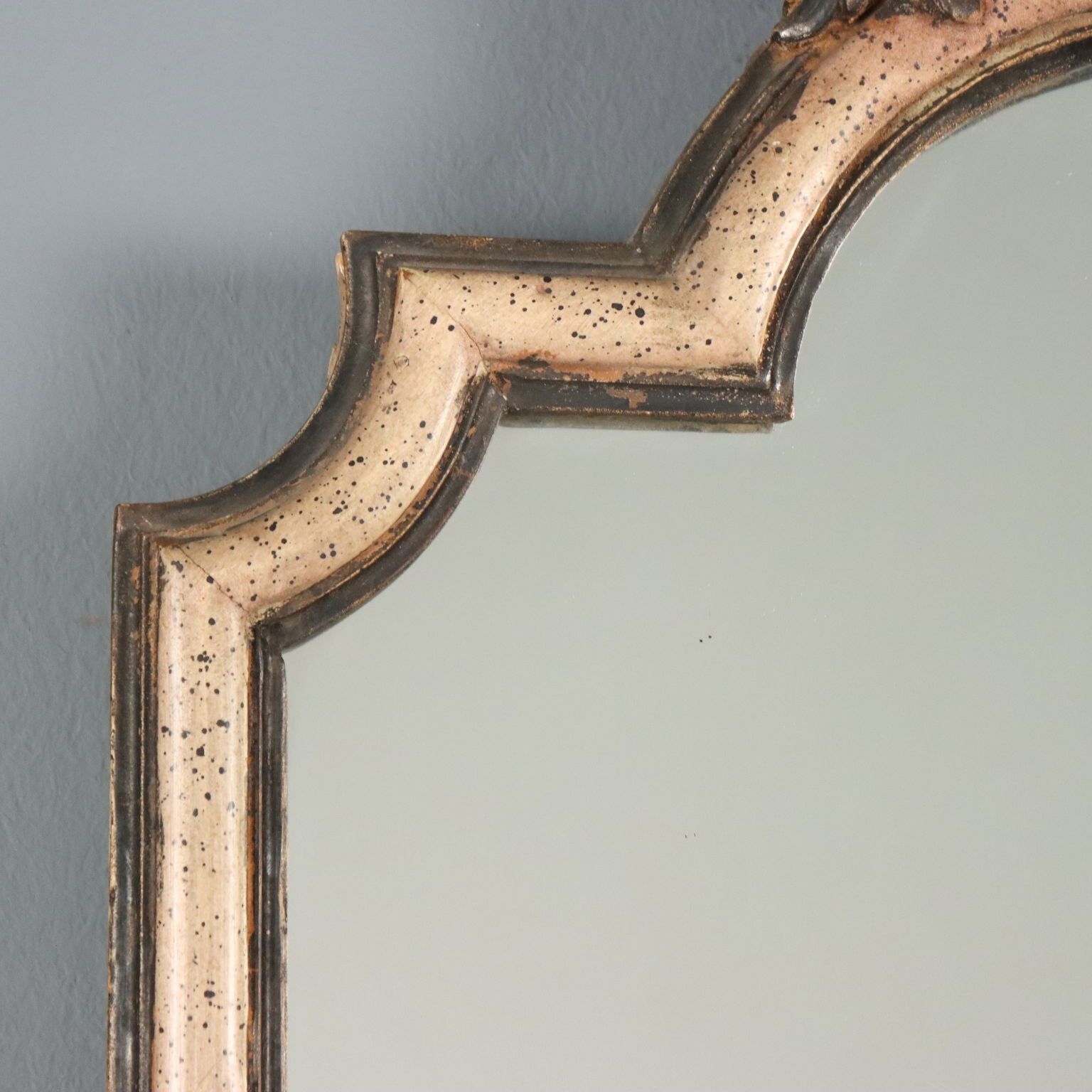 Miroir d'époque en bois sculpté et laqué, Italie, XXe siècle photo vinterior