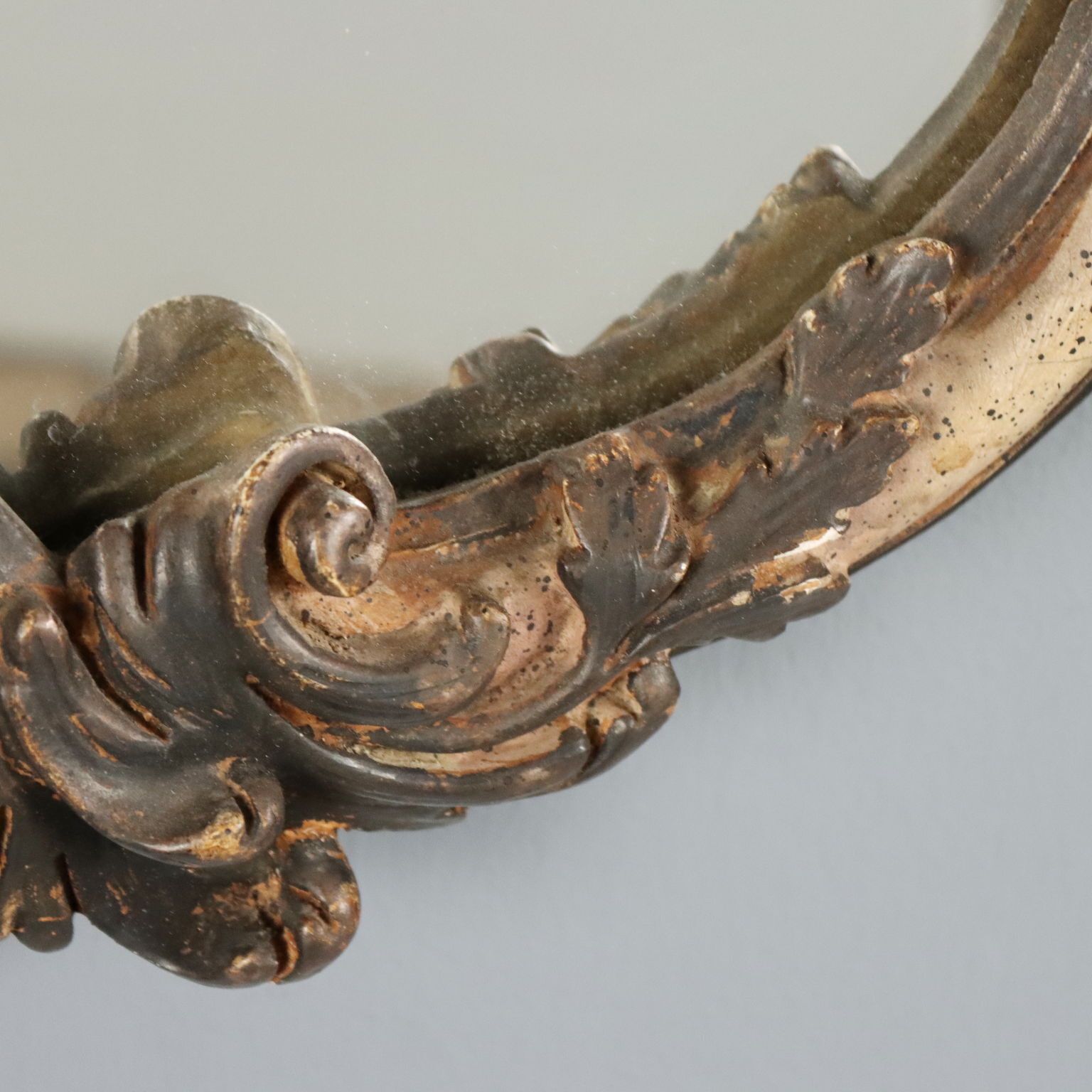 photo for sale Miroir d'époque en bois sculpté et laqué, Italie, XXe siècle