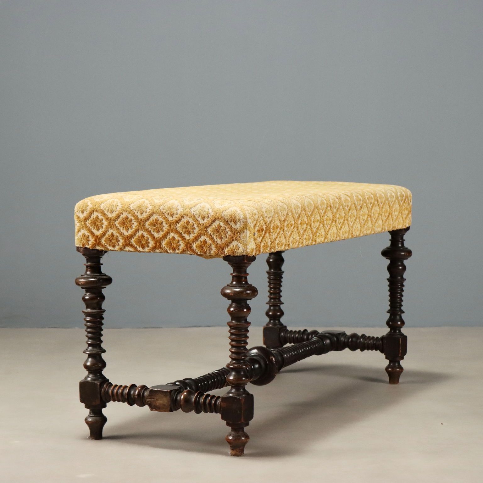 photo for sale Banc d'époque en noyer, assise rembourrée, Italie, fin du XIXe siècle