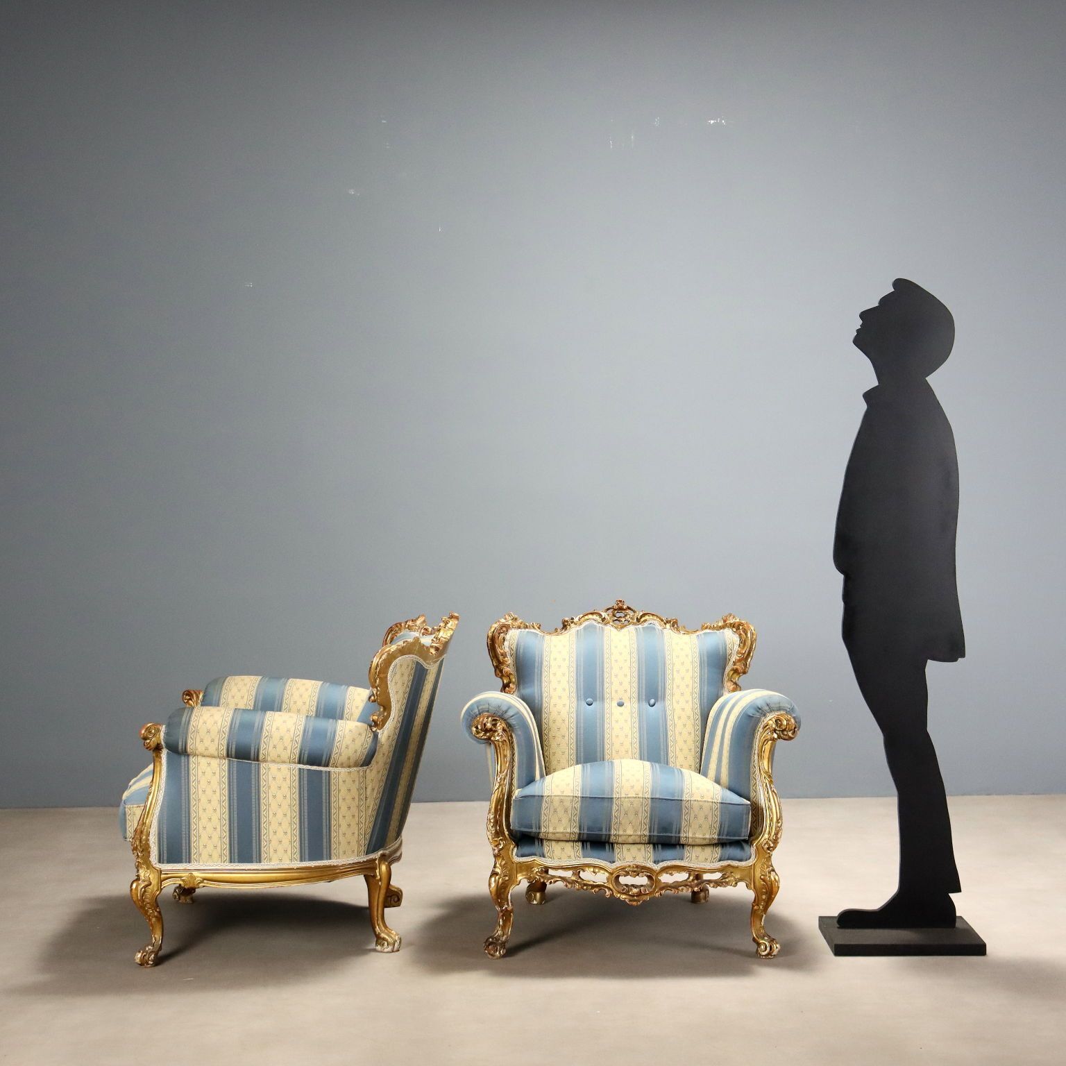 Fauteuils d'époque de style baroque, bois sculpté, XXe siècle photo for sale