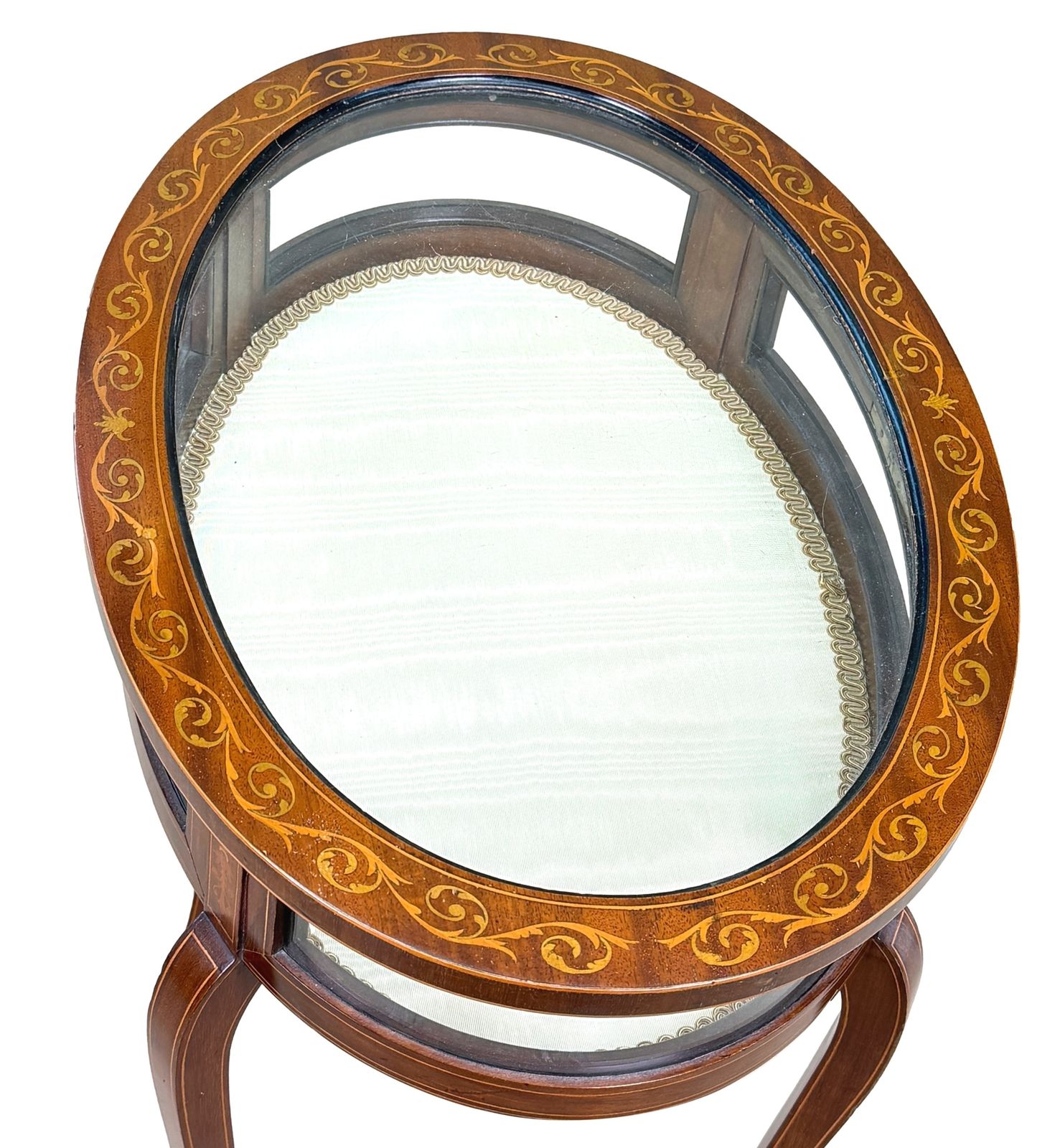 photo furniture Table vitrine bijouterie ovale en acajou, fin du XIXe siècle (Angleterre, vers 1890)