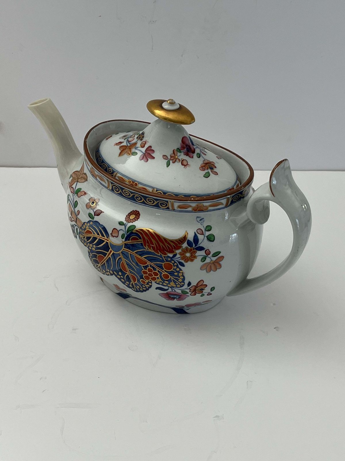 photo furniture Antique Spode Teapot, Ironstone, Tobacco Leaf Pattern, Circa 1820