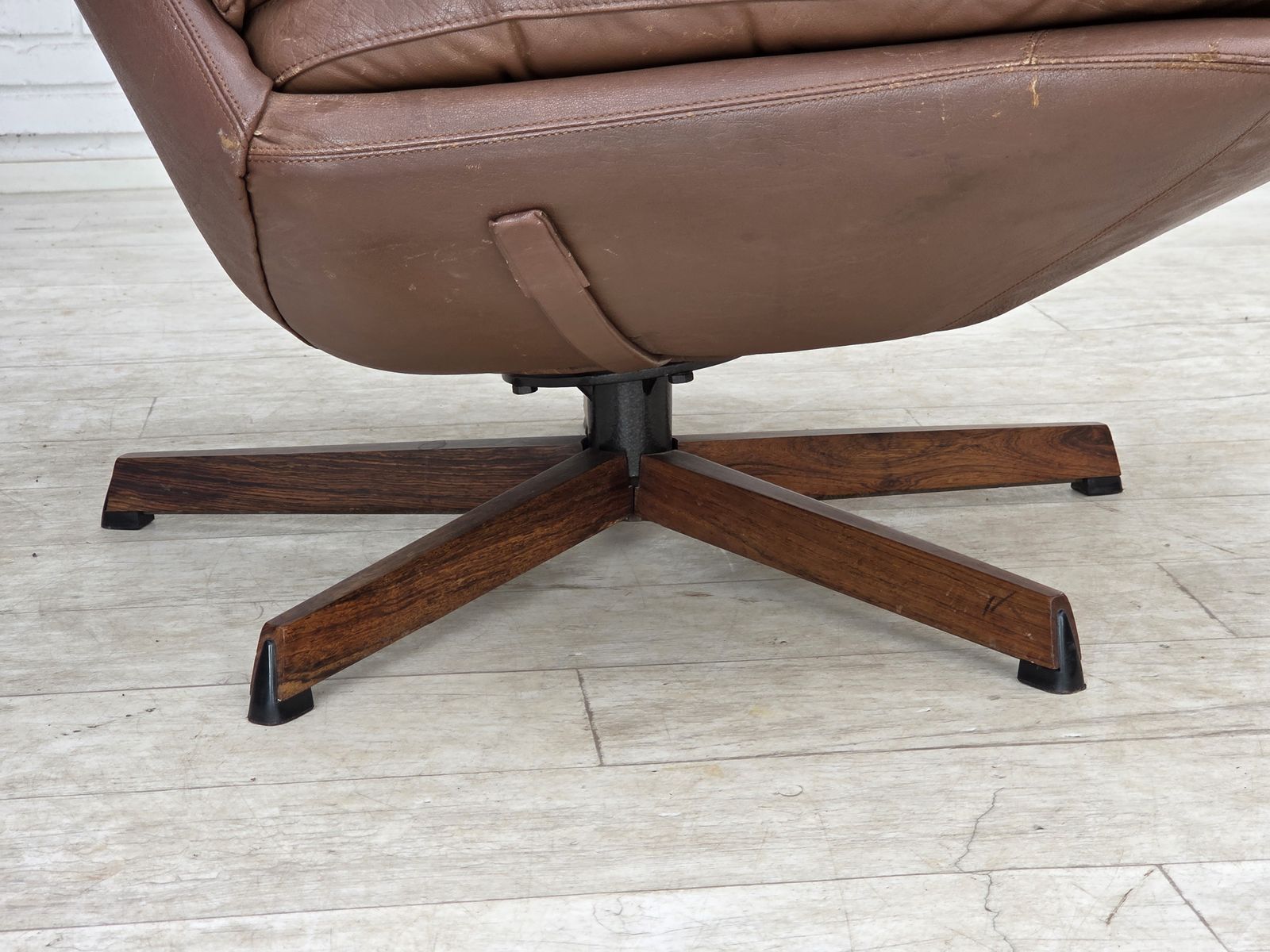 Ca. jaren 1970, Deens design van Madsen & Schubell, verstelbare draaifauteuil. photo vinterior