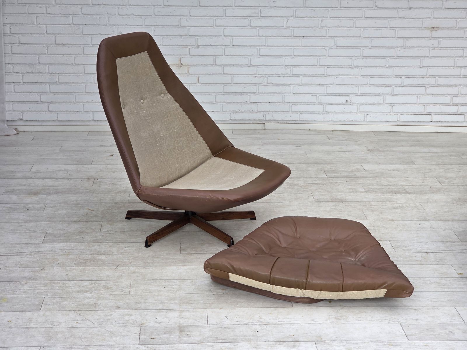 photo vinterior Ca. jaren 1970, Deens design van Madsen & Schubell, verstelbare draaifauteuil.