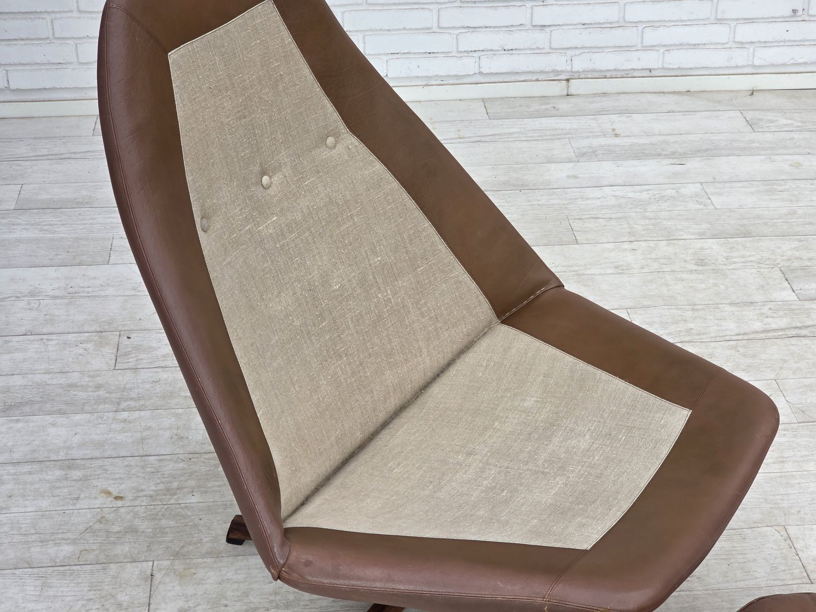 photo buy Ca. jaren 1970, Deens design van Madsen & Schubell, verstelbare draaifauteuil.