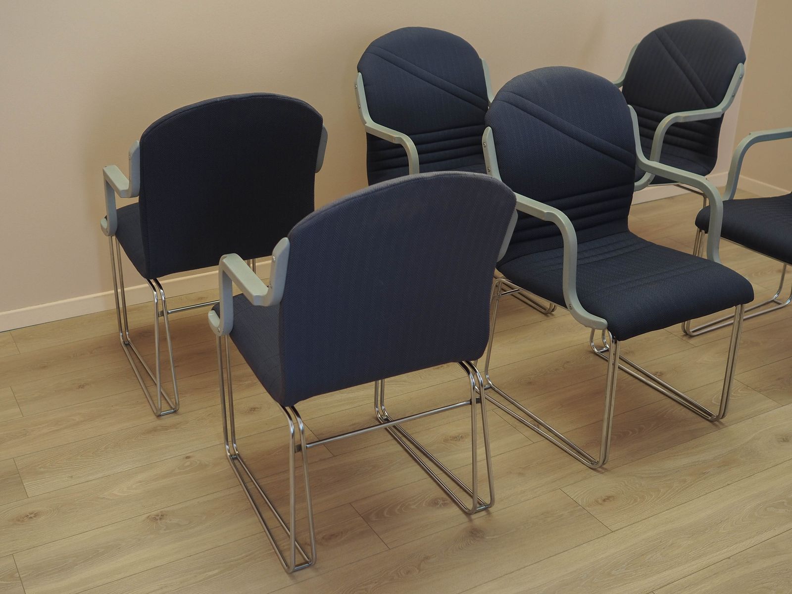 photo vinterior Set van zes stoelen met armleuningen, blauwe bekleding, Italiaans modern design, jaren 1990