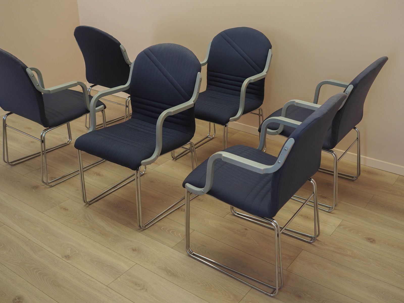 photo buy Set van zes stoelen met armleuningen, blauwe bekleding, Italiaans modern design, jaren 1990