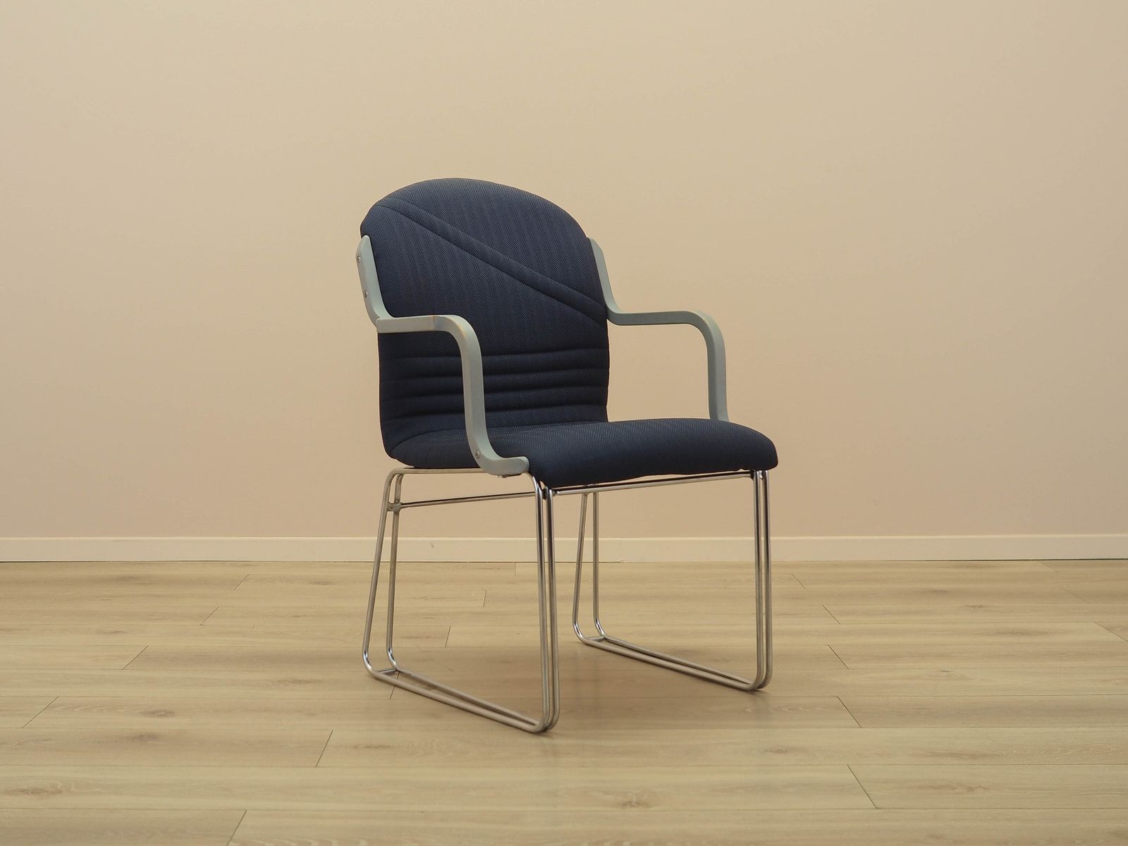 Italiaanse Conferentiestoel Uit De Jaren 1990 Met Blauwe Bekleding Op Sledeframe photo for sale