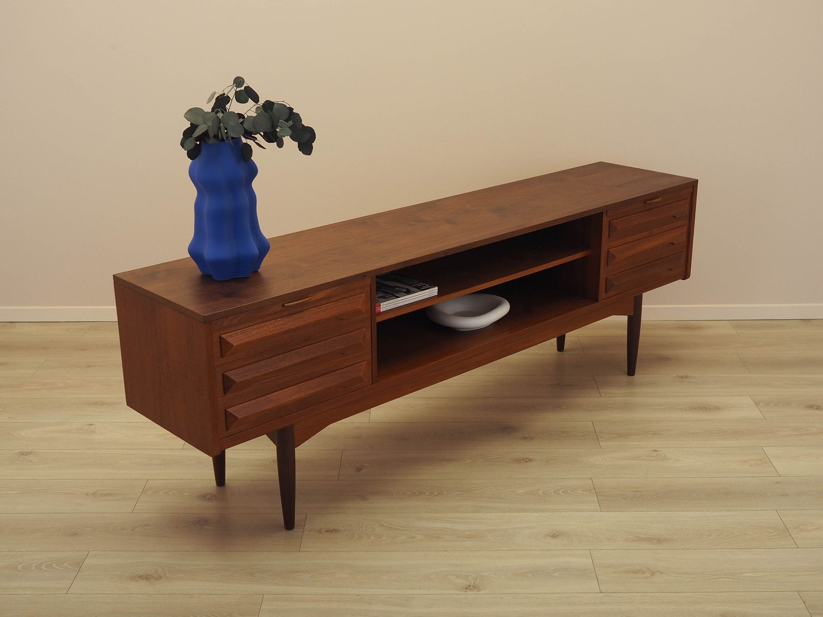 Deens teakhouten dressoir met uitschuifbare bladen en lades, jaren 1970 photo furniture