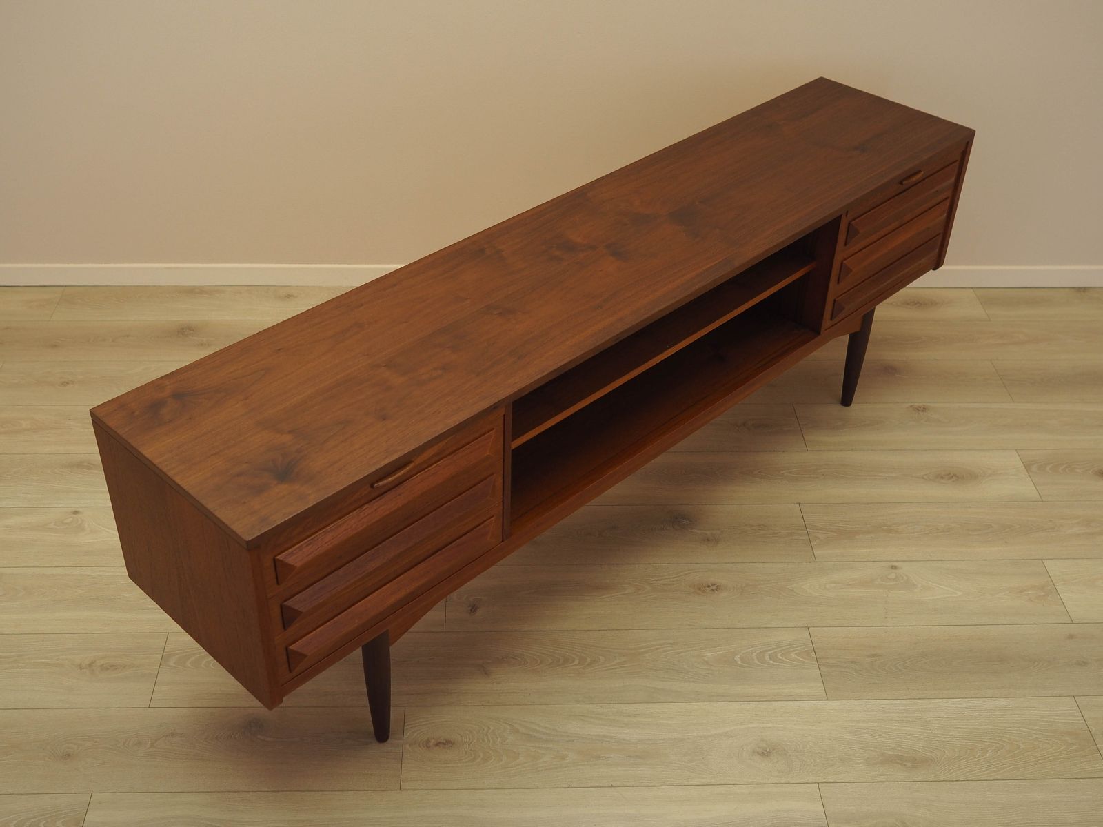 Deens teakhouten dressoir met uitschuifbare bladen en lades, jaren 1970 photo buy
