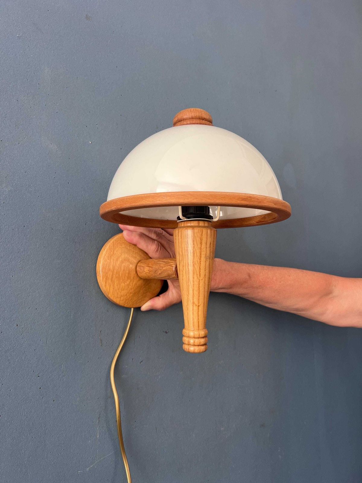 photo furniture Vintage Steinhauer Wandlamp Mid-Century Verstelbare Houten Arm Plexiglas Lamp