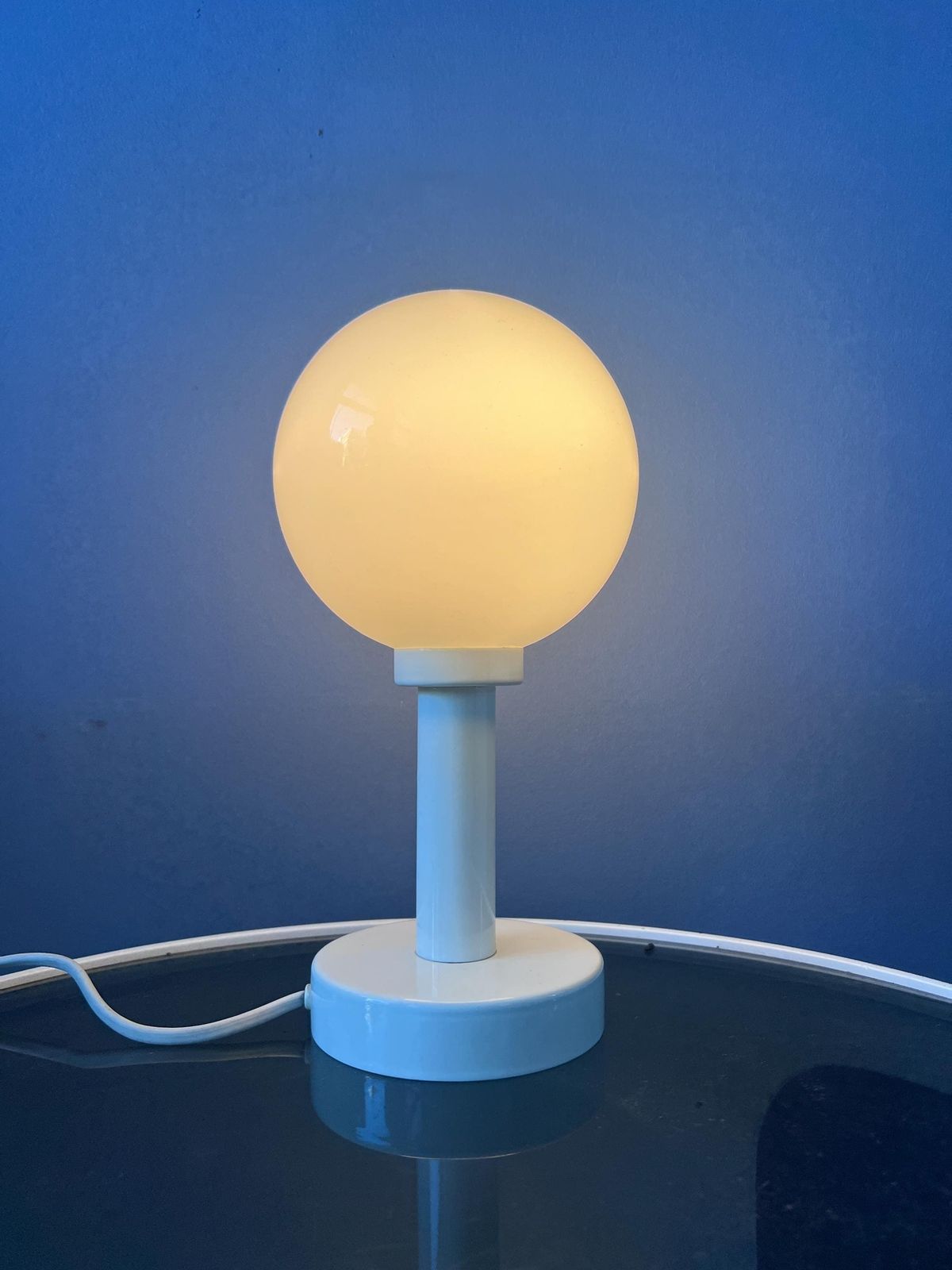 Vintage Witte Space Age Opaline Glazen Tafellamp, Mid Century Light