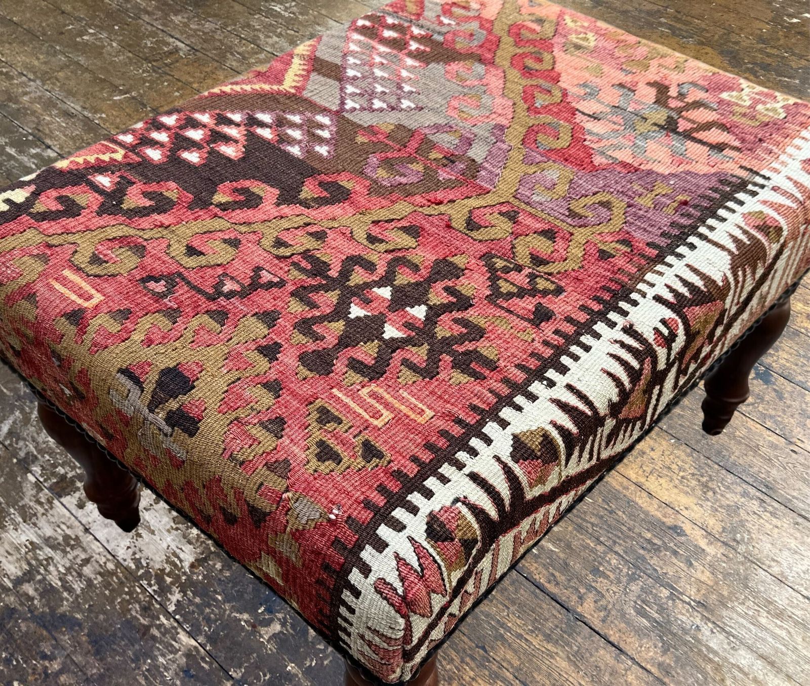 Kilim Beklede Kruk 0,63m x 0,47m x H0,39m photo furniture