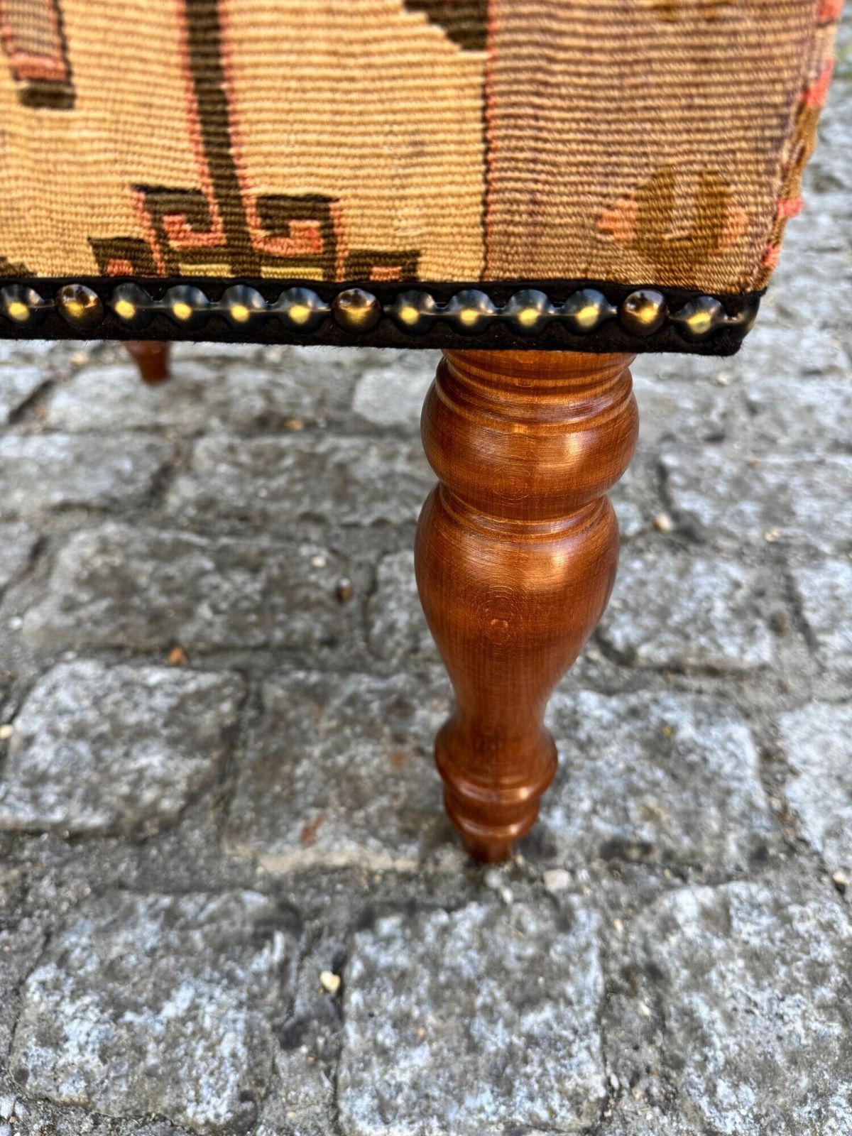 390.0 Kilim Beklede Kruk 0,52m x 0,37m x H0,38m photo
