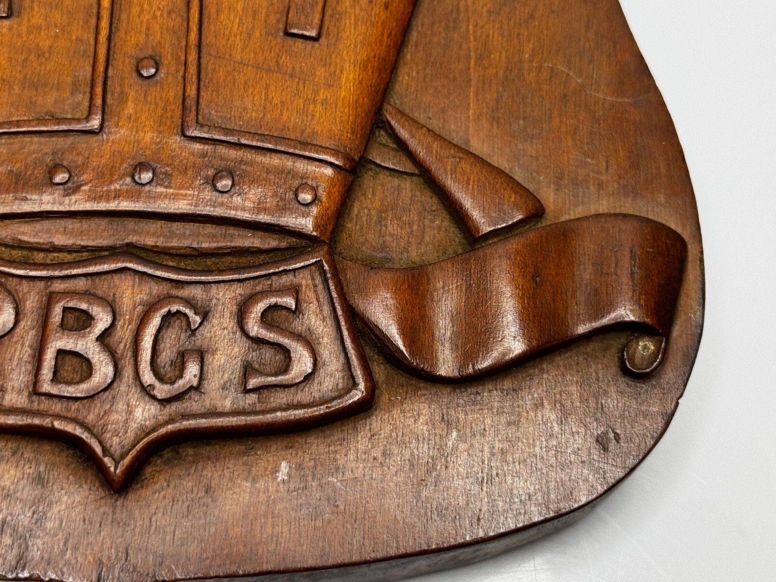 photo for sale Arts & Crafts Revival Heraldisch Gesneden Wapenschild Rivington & Blackrod Grammar School