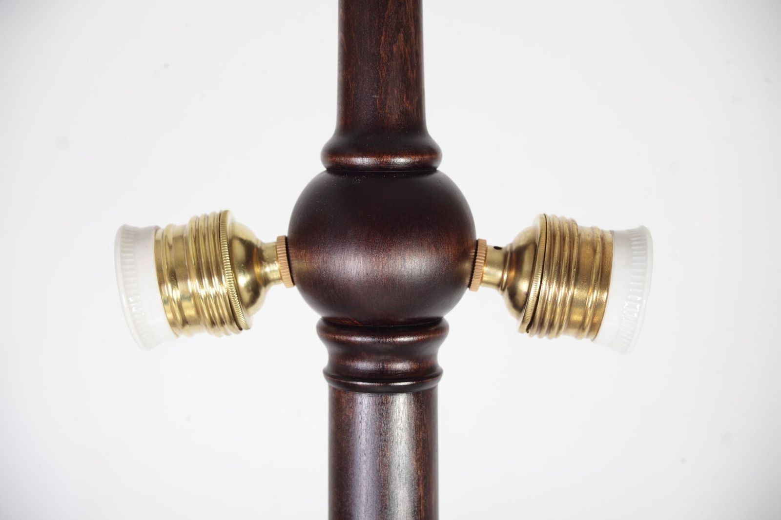 photo furniture Late 19th Century Georgian Style Floor Lamp