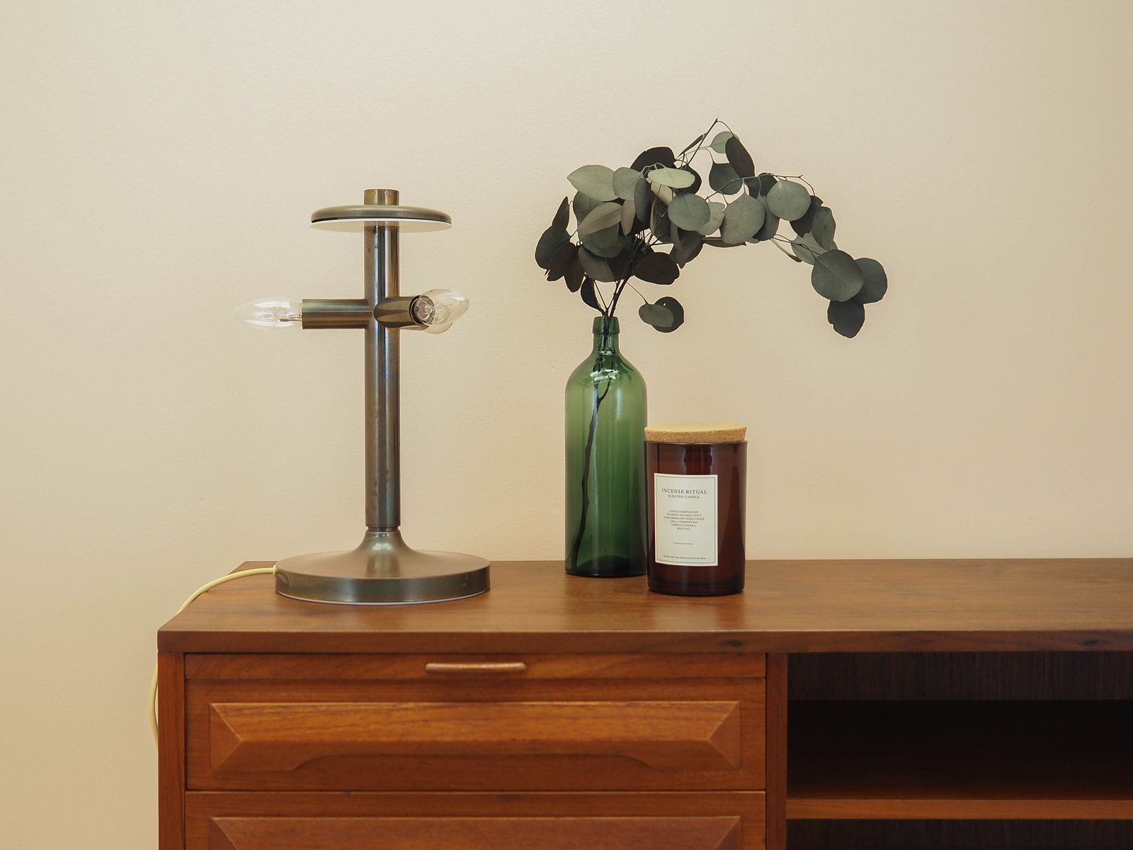 Deense Bureaulamp Ca. Jaren 1960 Met Lensvorming Kap, Bruine Metalen Voet, Art Deco Invloeden photo buy