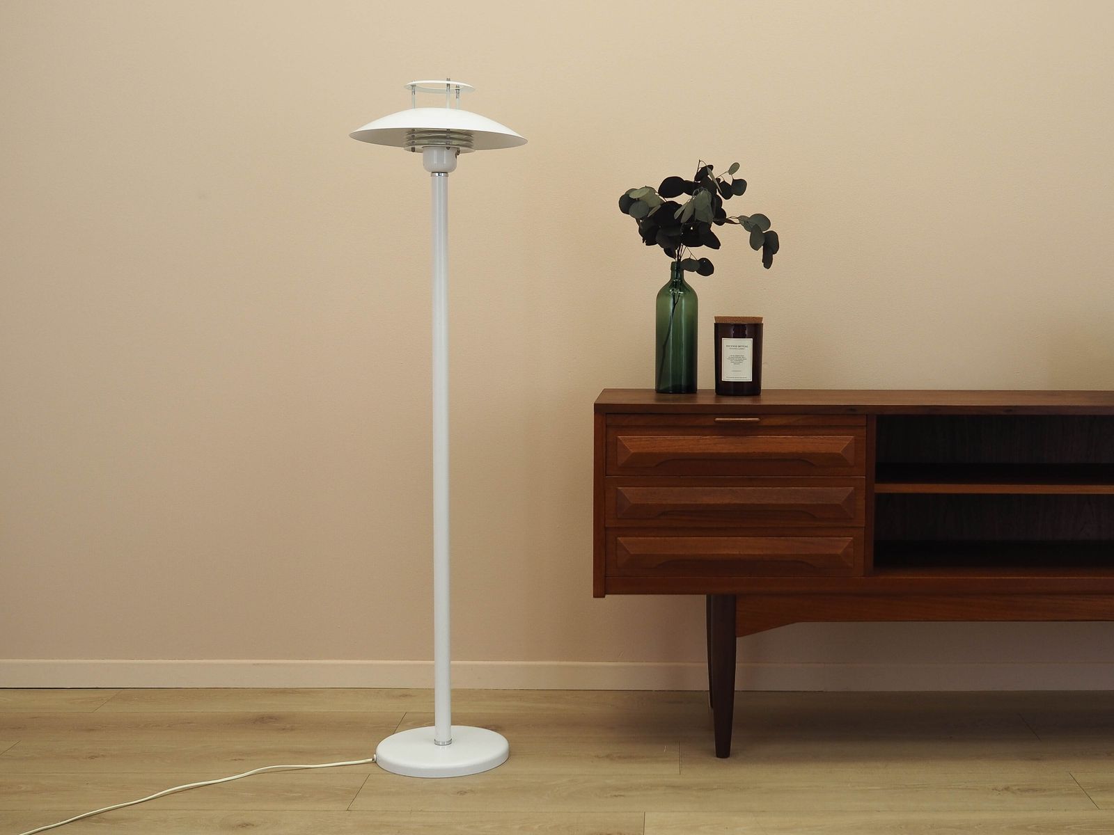 Deense vloerlamp in wit metaal, minimalistisch Scandinavisch design, jaren 1970 photo 609.0