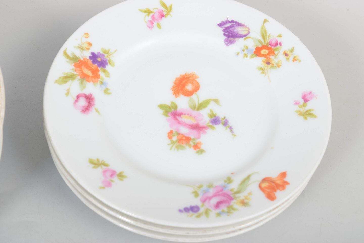 Rosenthal. Service de sept assiettes en porcelaine, motif Else. Années 1930 photo for sale
