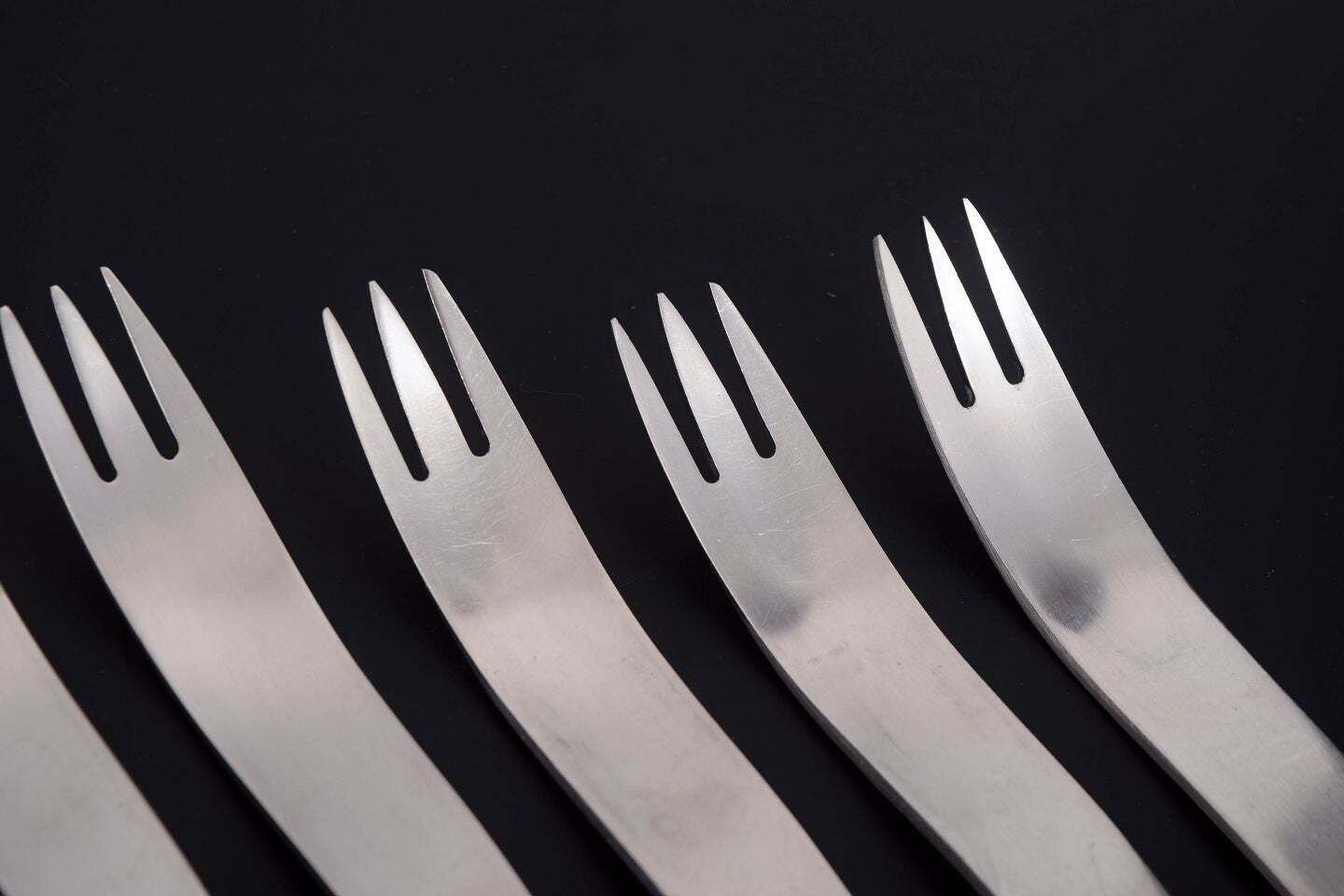 Arne Jacobsen voor Anton Michelsen. Set van zes dinervorken in roestvrij staal. photo for sale